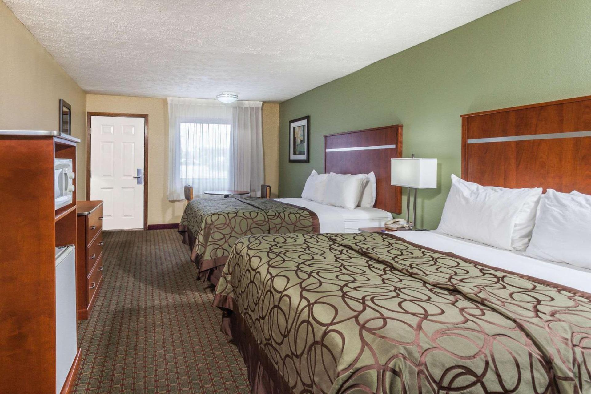 Baymont by Wyndham Pigeon Forge near Island Drive photo 33