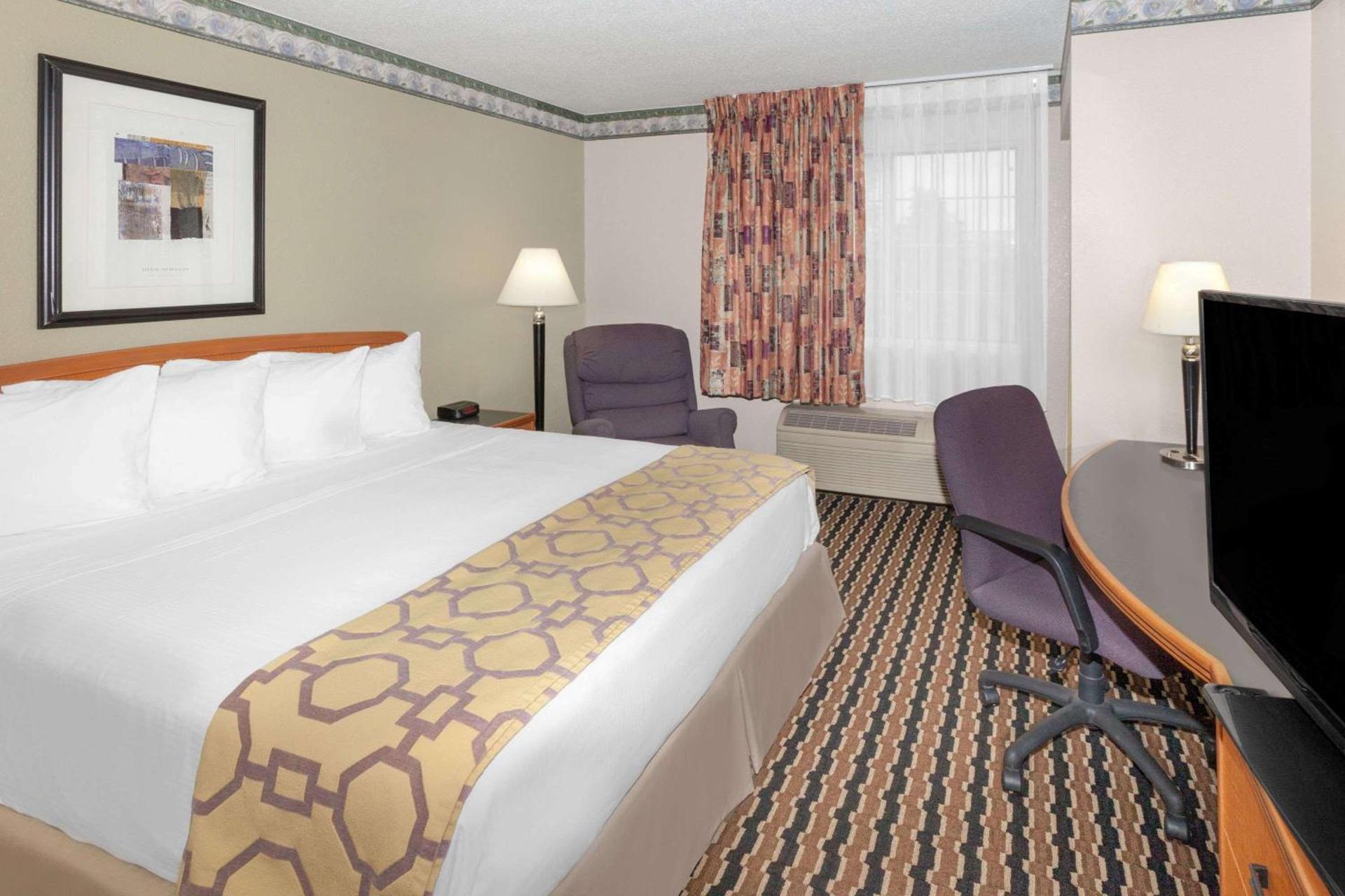 Baymont by Wyndham Fort Wayne photo 12