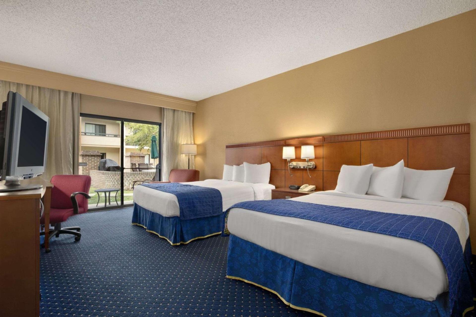 Baymont by Wyndham Columbia Northwest photo 25