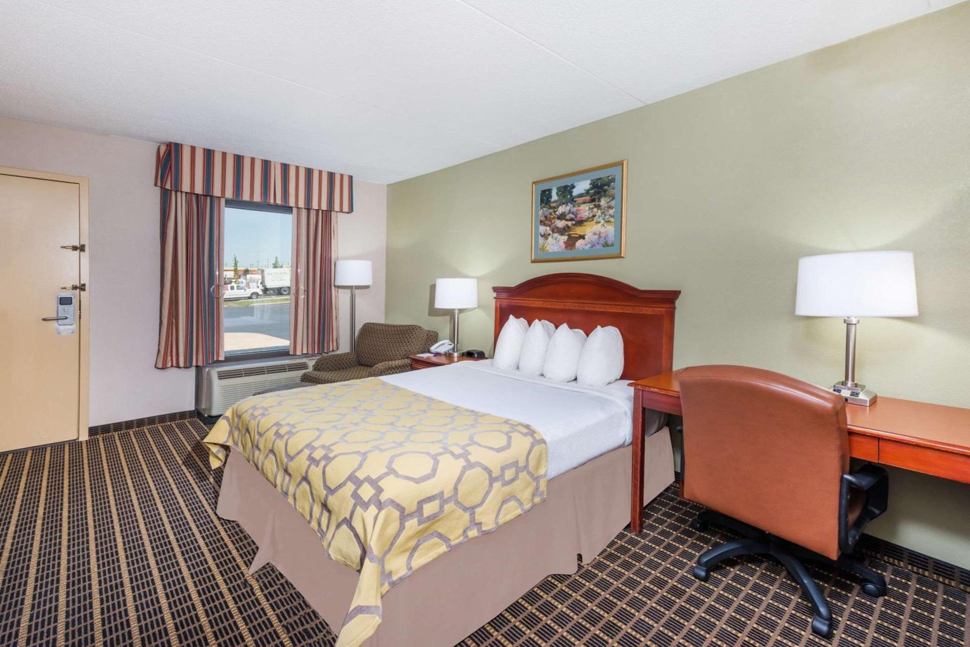 Baymont by Wyndham Clarksville Northeast photo 13