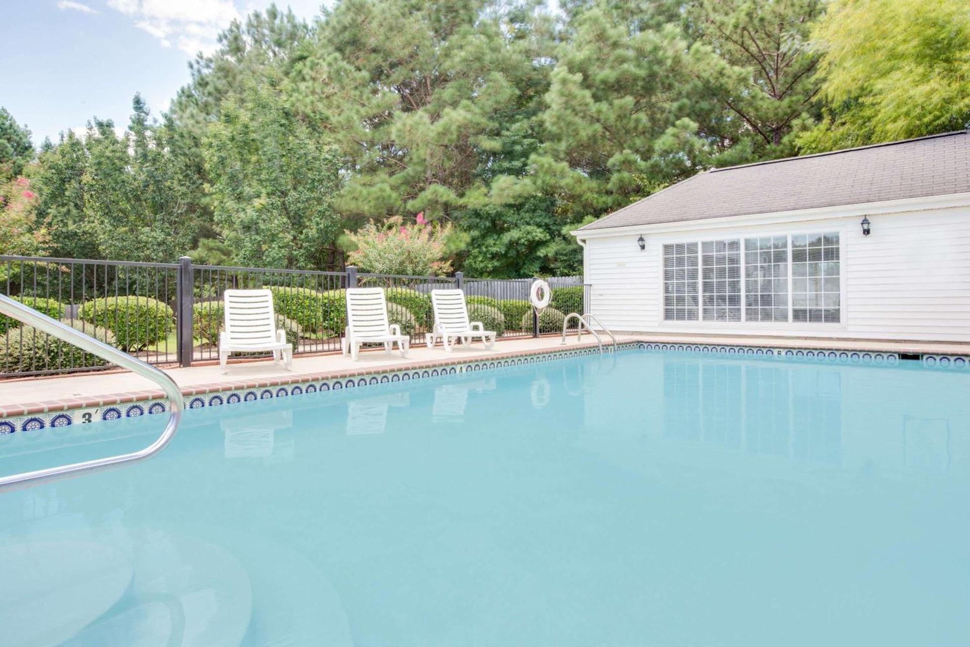Baymont by Wyndham Ozark photo 16