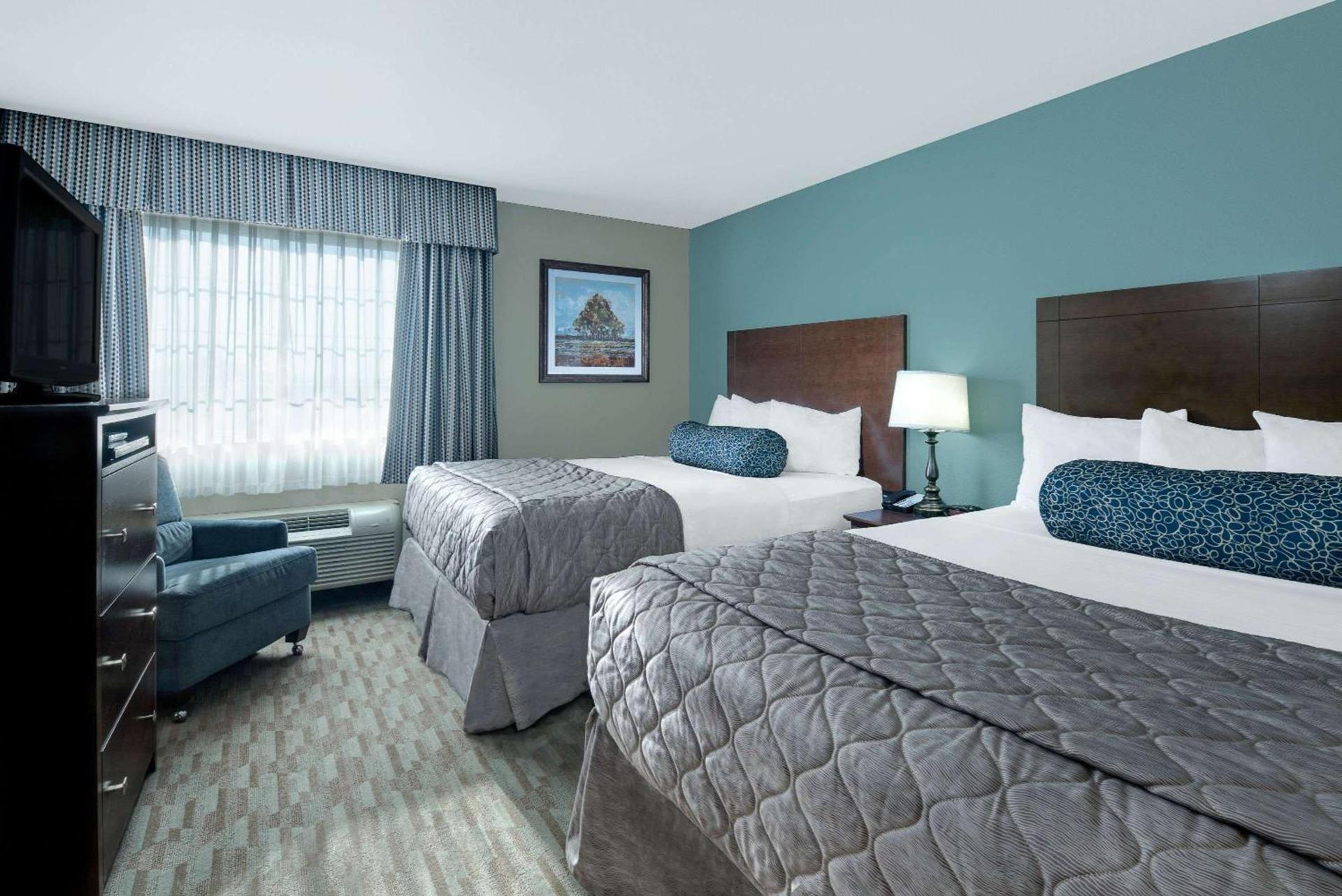 Baymont by Wyndham Minot photo 2