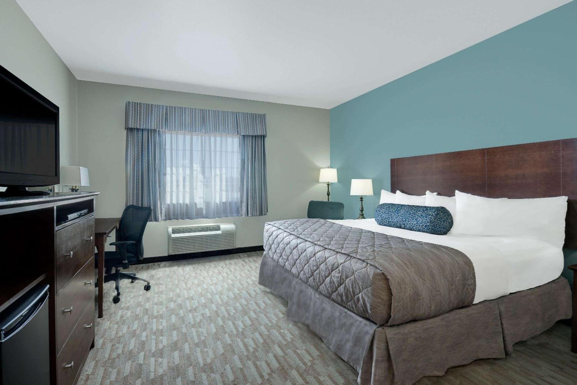 Baymont by Wyndham Minot photo 32