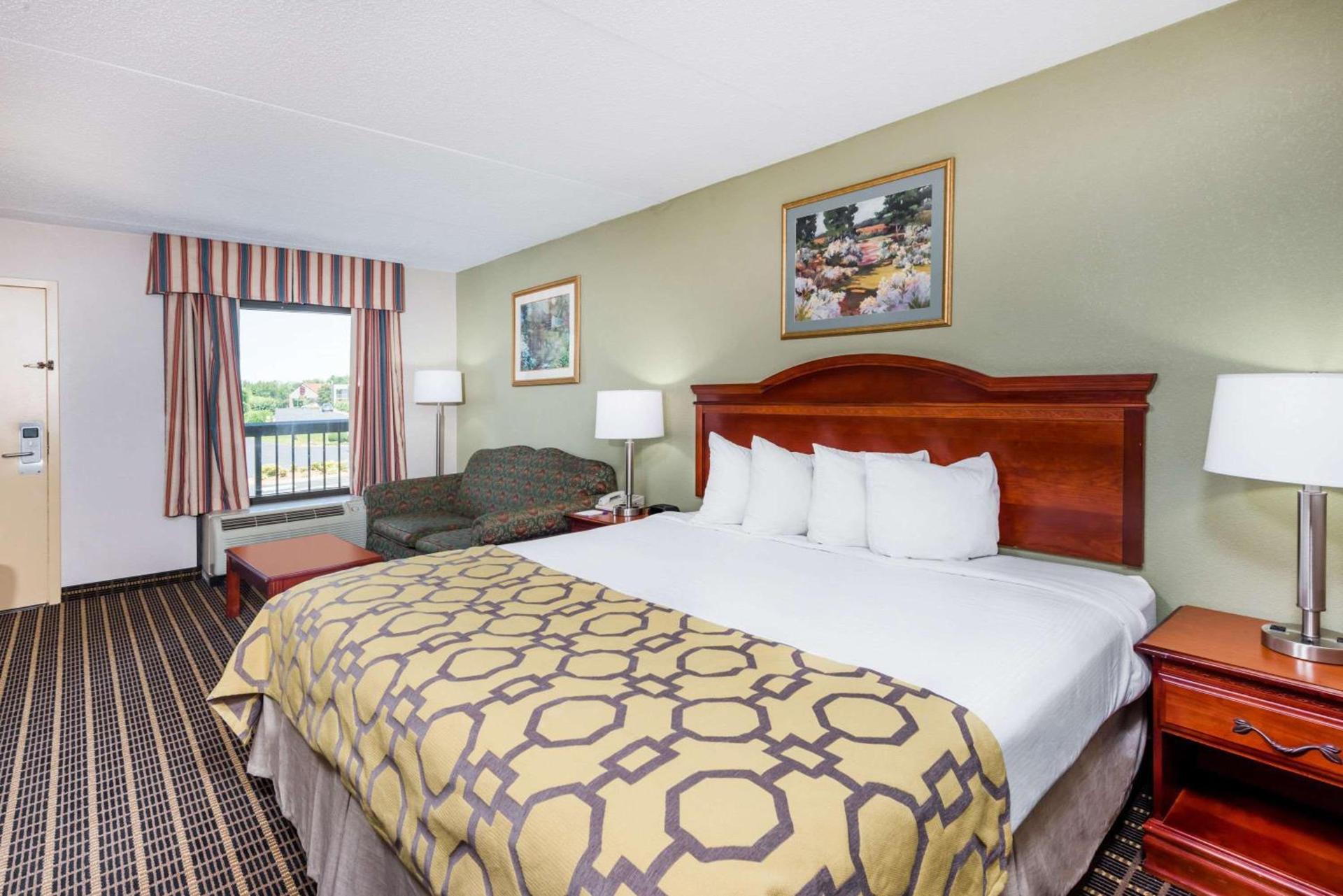 Baymont by Wyndham Clarksville Northeast photo 9