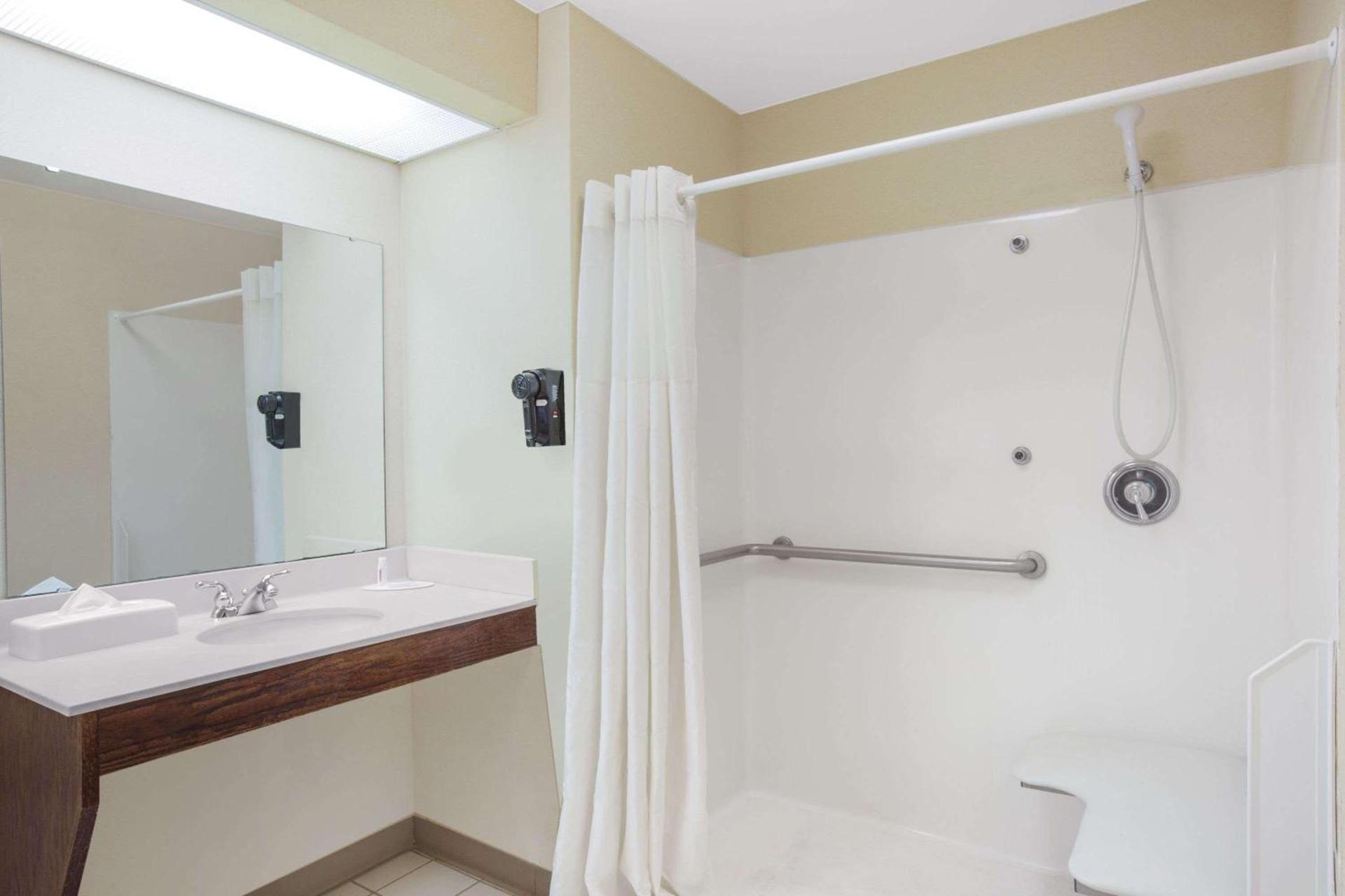 Baymont by Wyndham Tuscaloosa photo 10