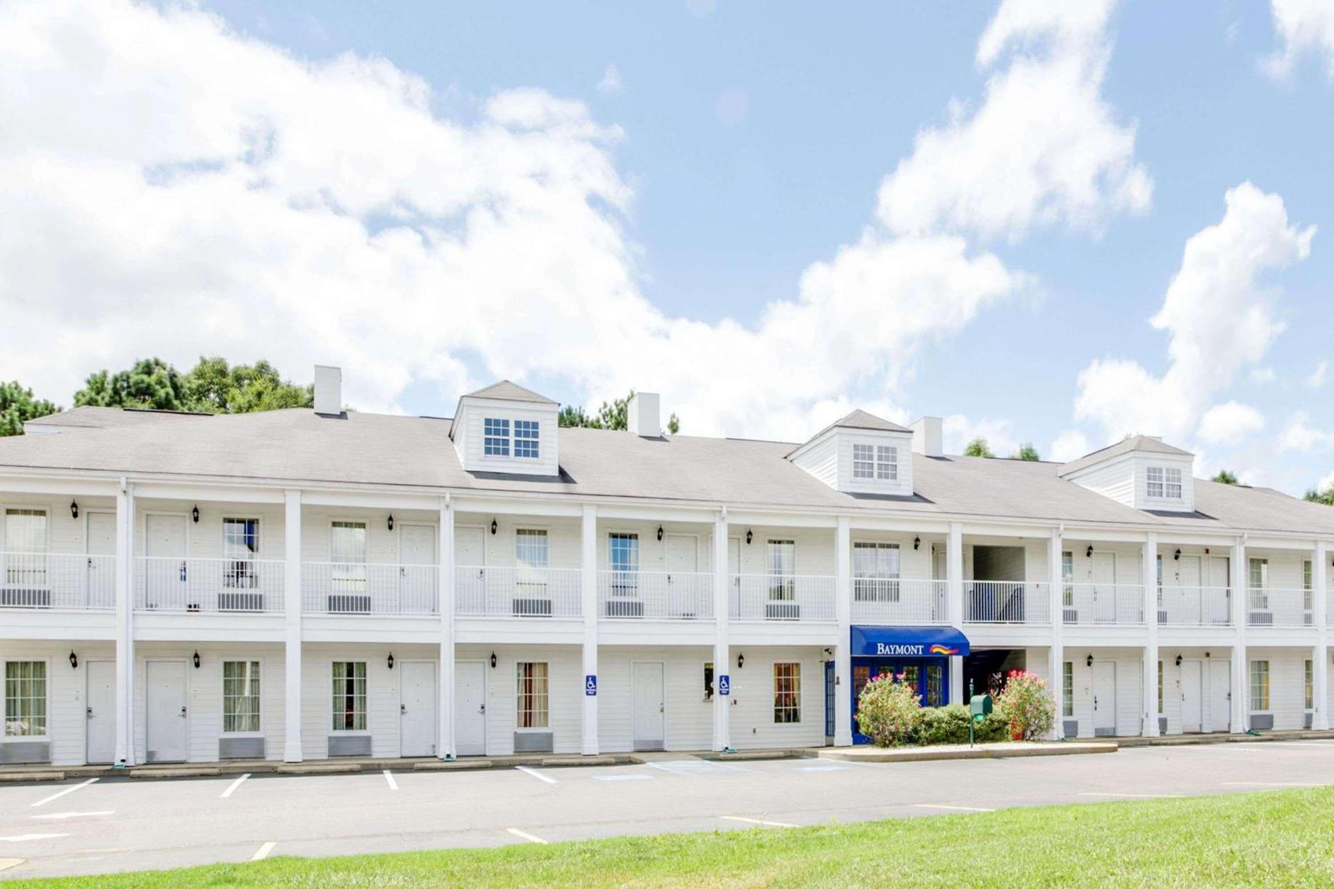 Baymont by Wyndham Ozark — hotel in Ozark