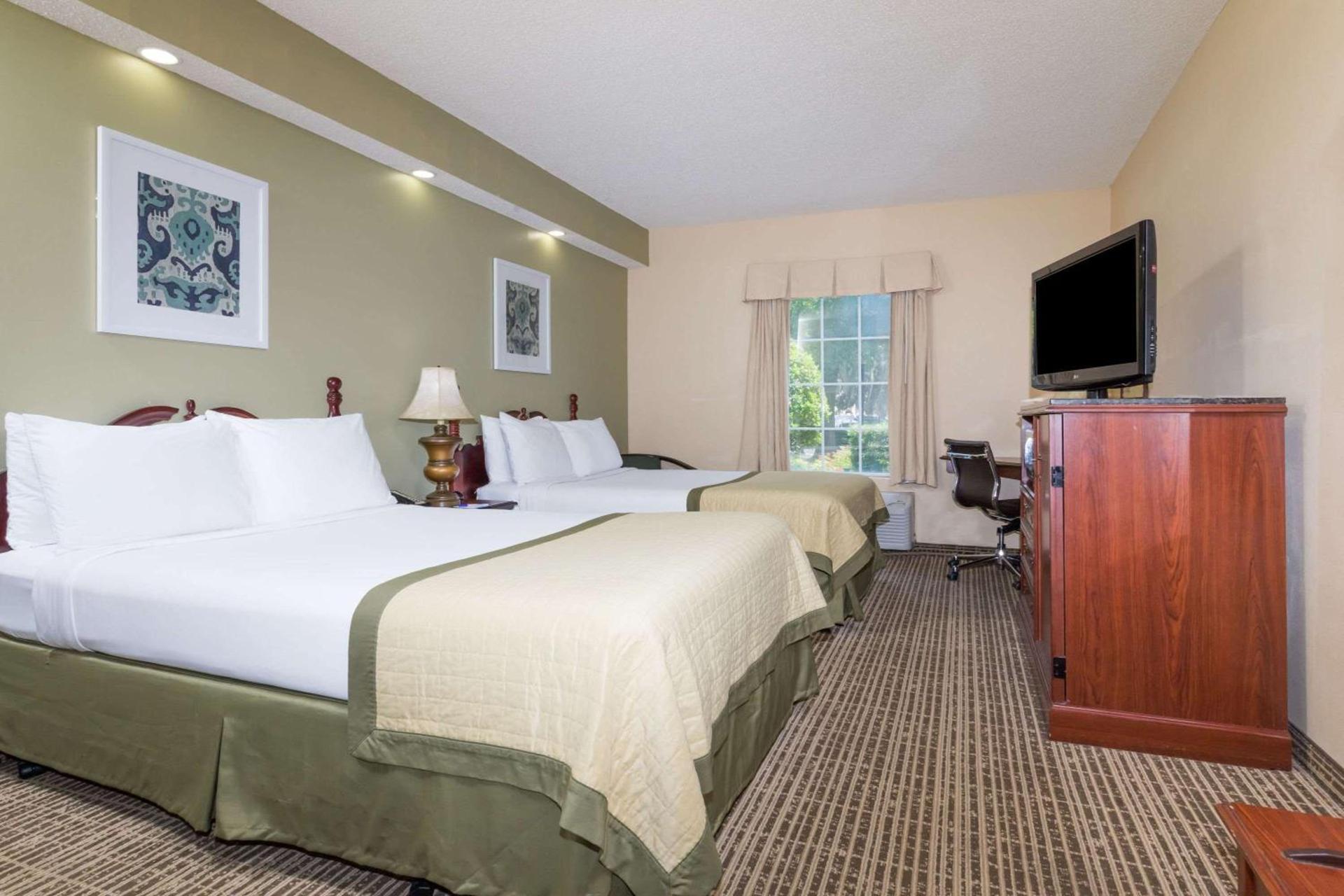 Baymont by Wyndham Lakeland photo 8
