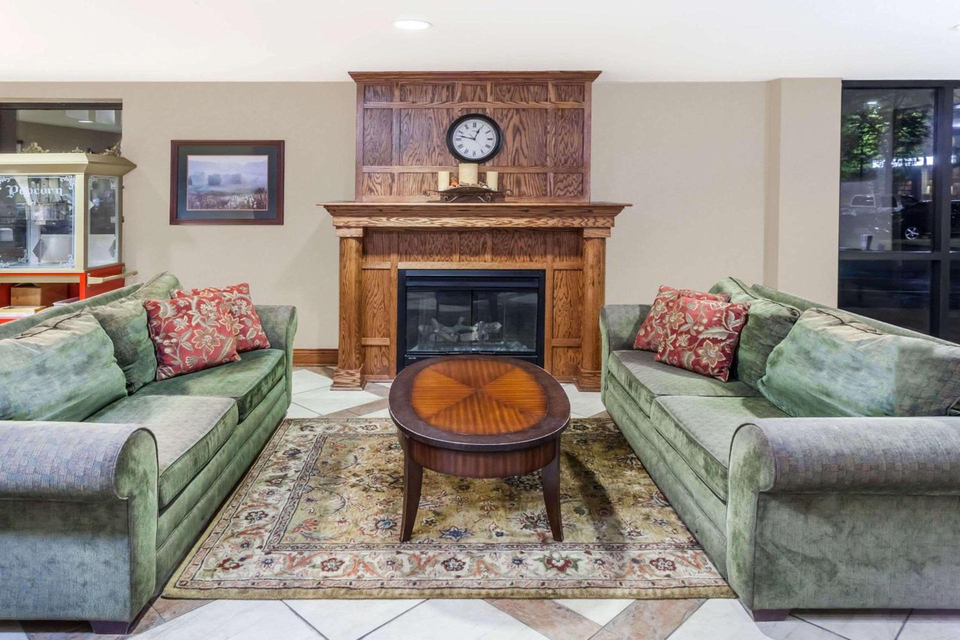 Baymont by Wyndham Elkhart photo 17