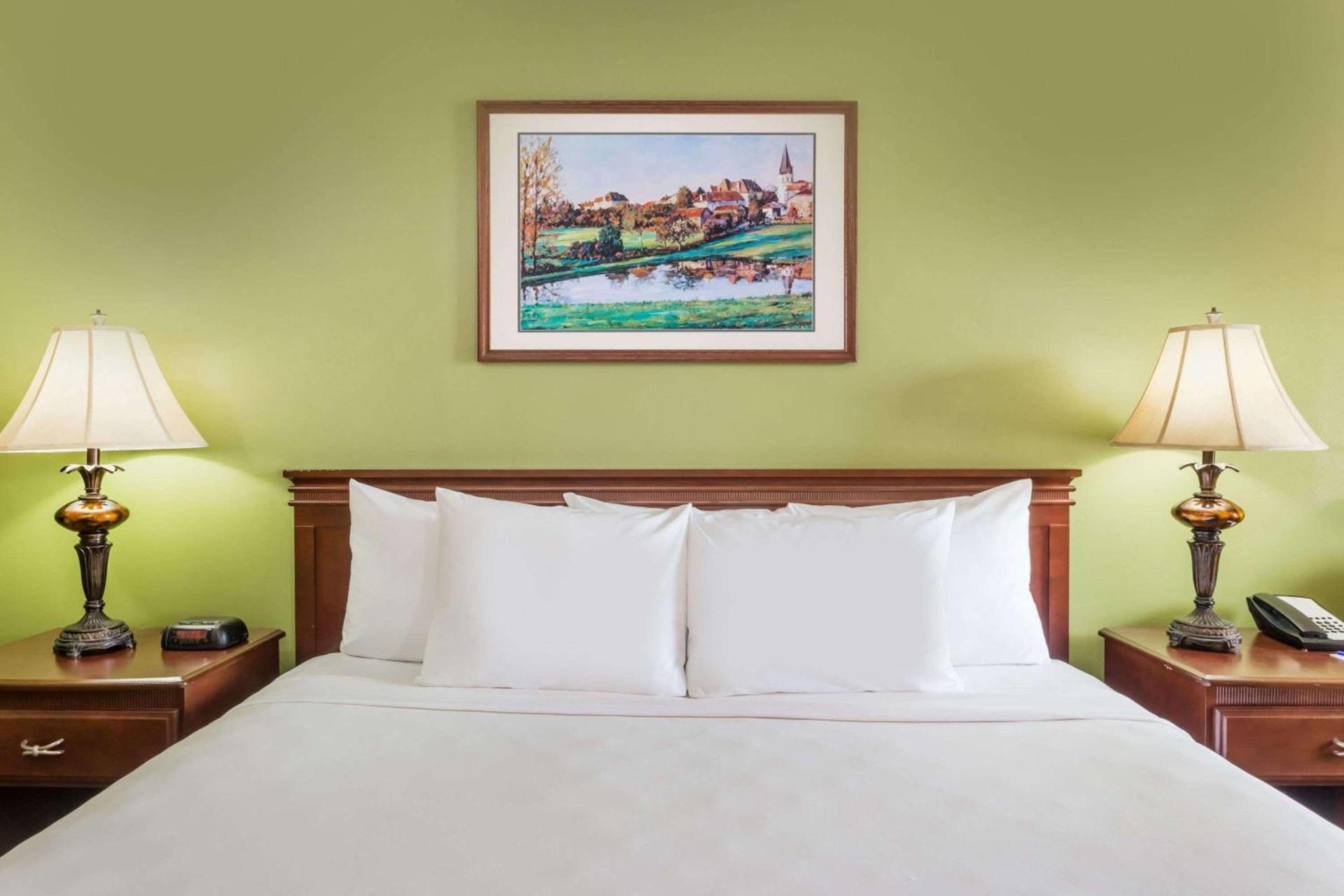 Baymont by Wyndham Waycross photo 18