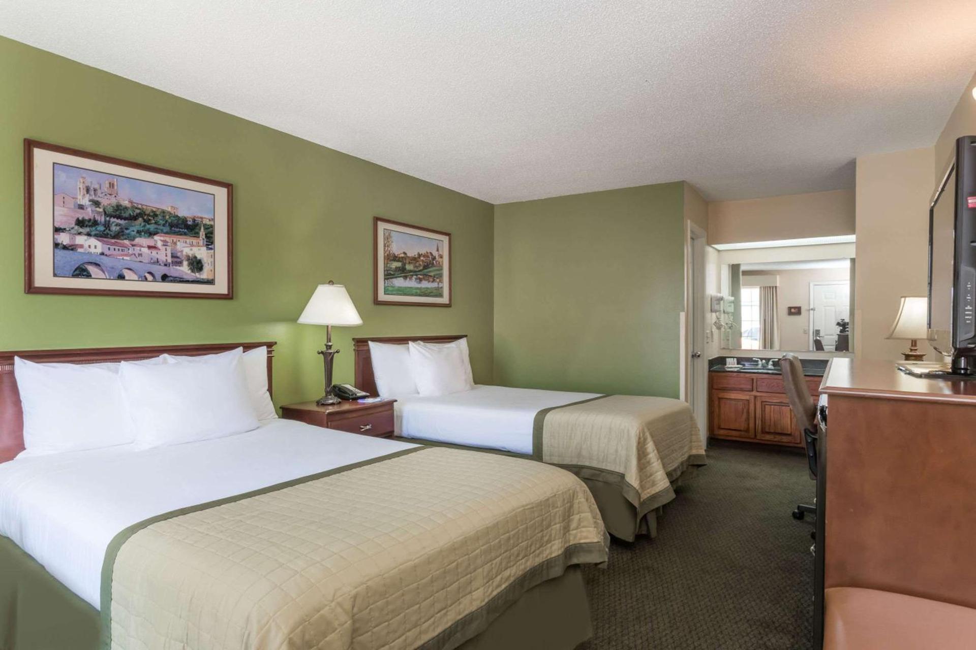 Baymont by Wyndham Waycross photo 16