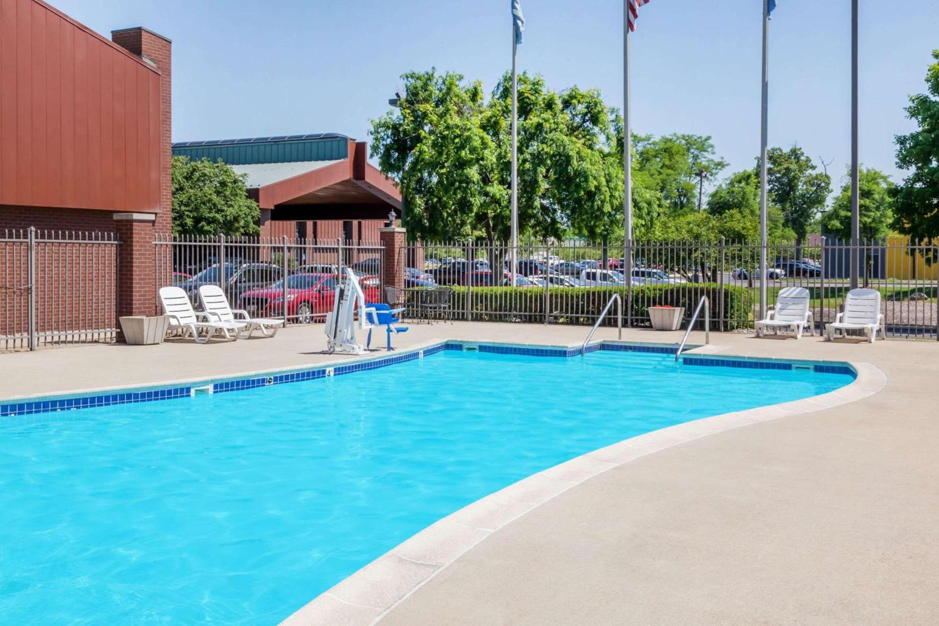 Baymont by Wyndham Elkhart photo 27