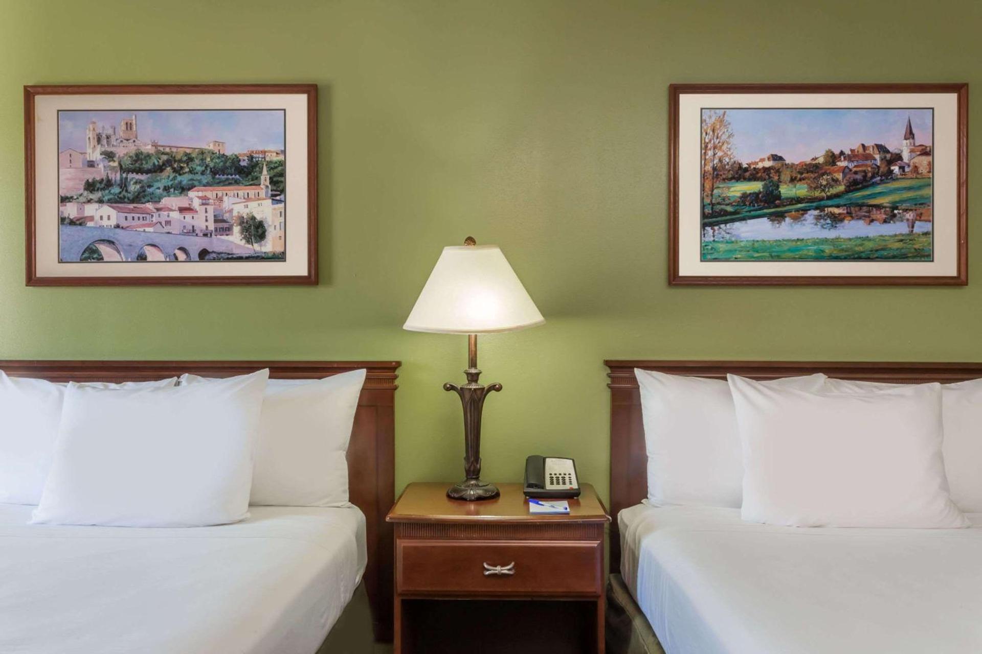 Baymont by Wyndham Waycross photo 15