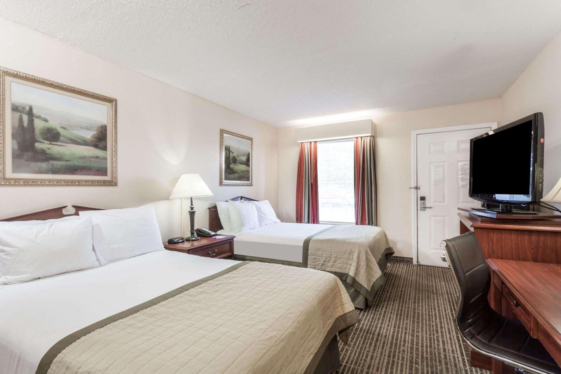 Baymont by Wyndham Hickory photo 3