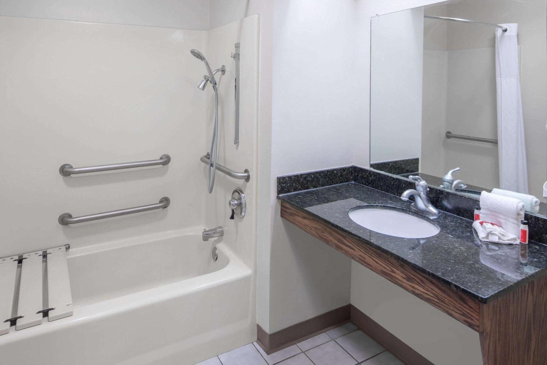 Baymont by Wyndham Cleveland photo 33