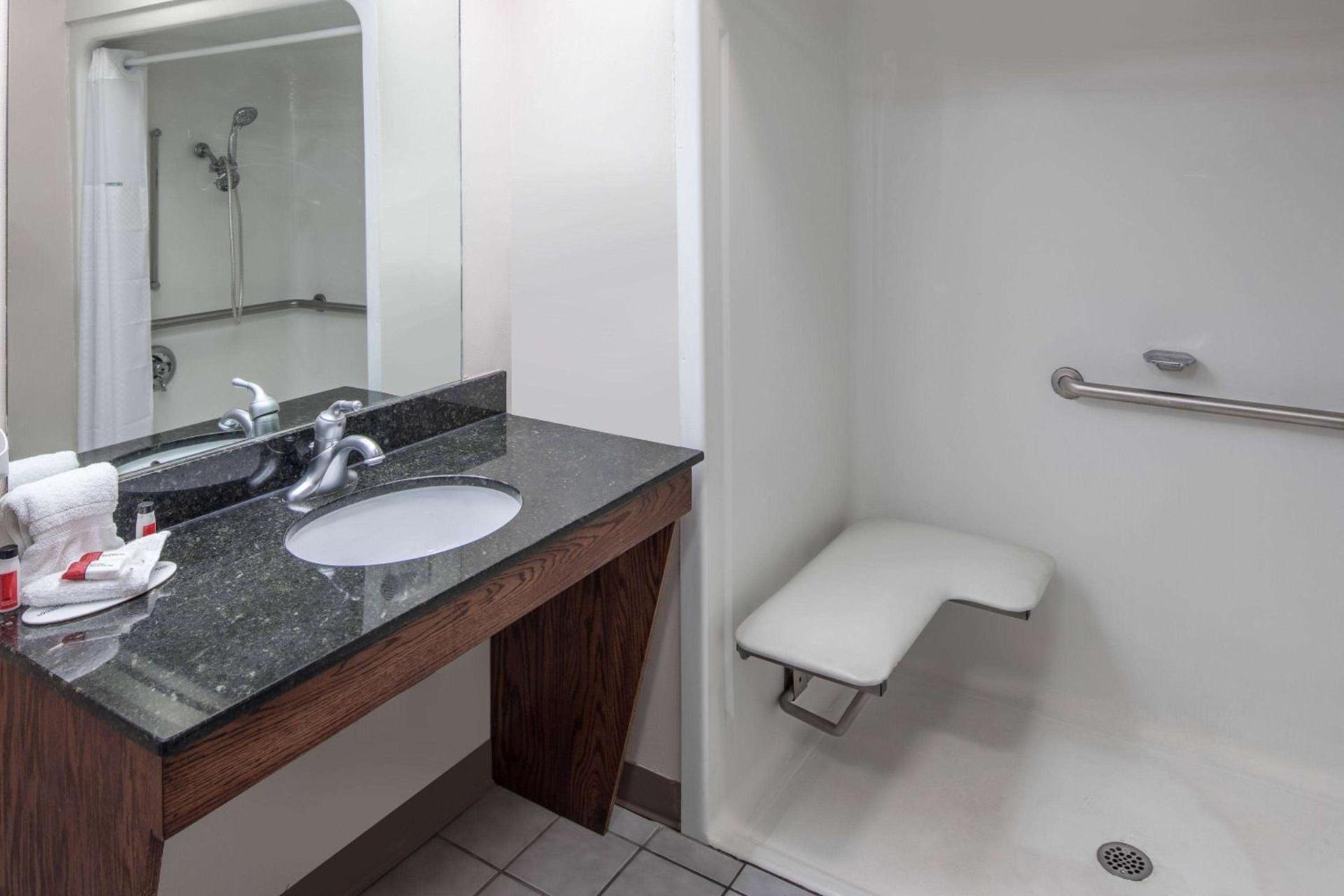 Baymont by Wyndham Cleveland photo 31