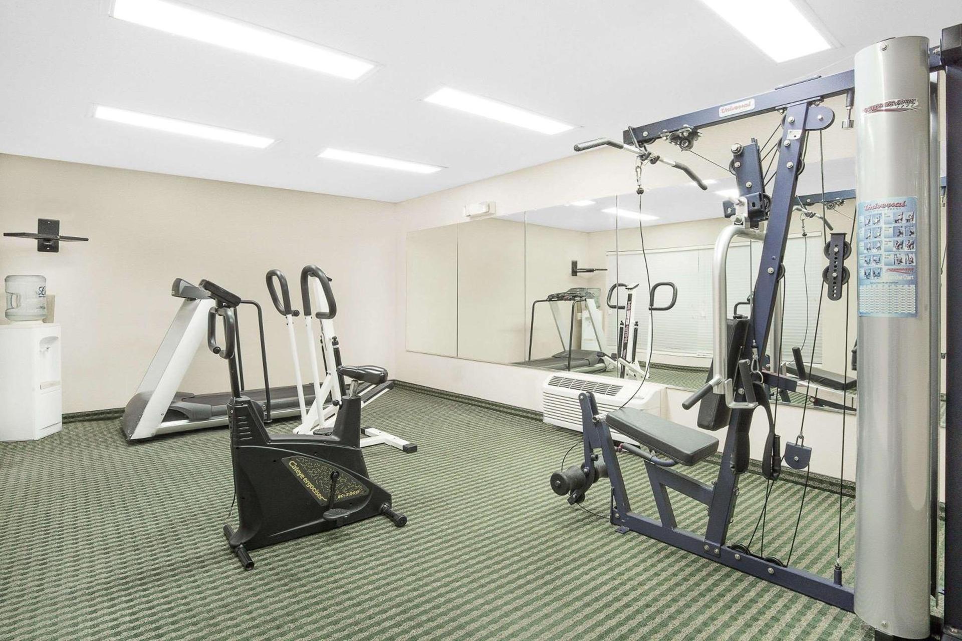 Baymont by Wyndham Roanoke Rapids photo 12