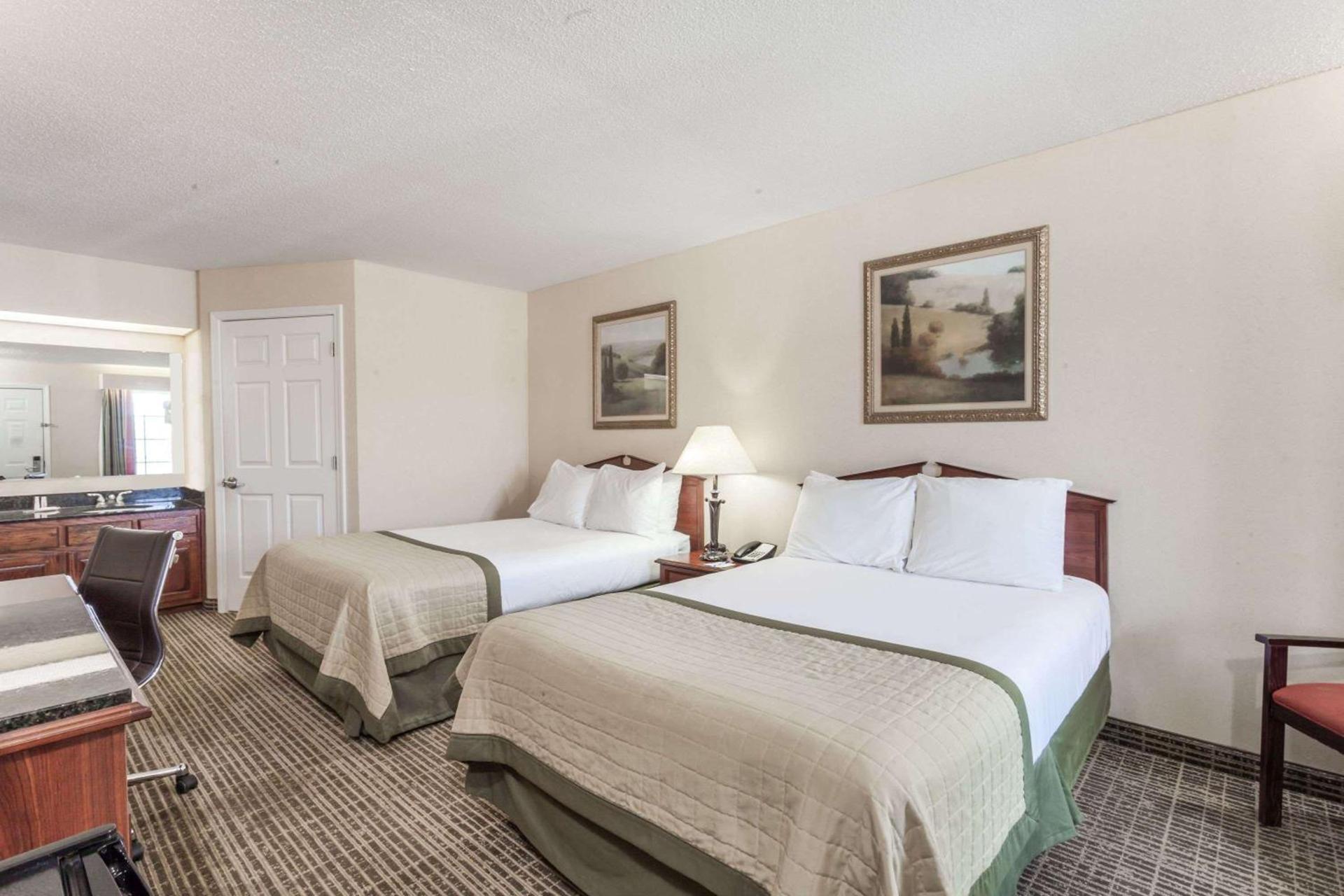 Baymont by Wyndham Hickory photo 5