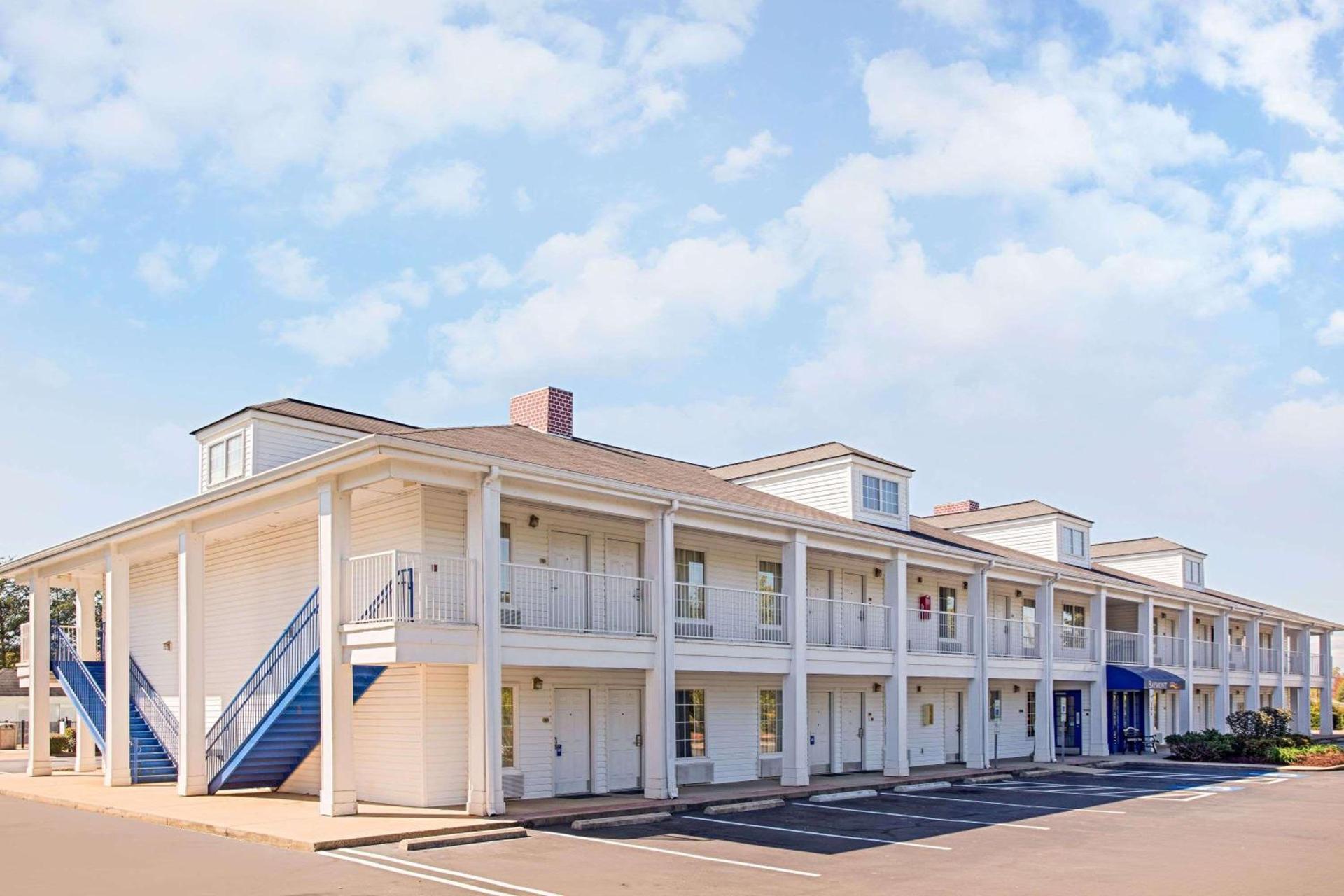 Baymont by Wyndham Forest City — hotel in Forest City