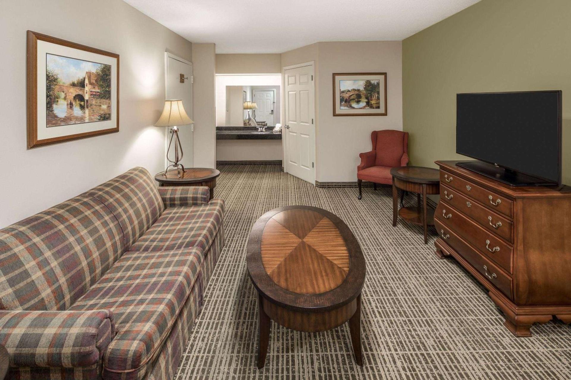 Baymont by Wyndham Cleveland photo 29