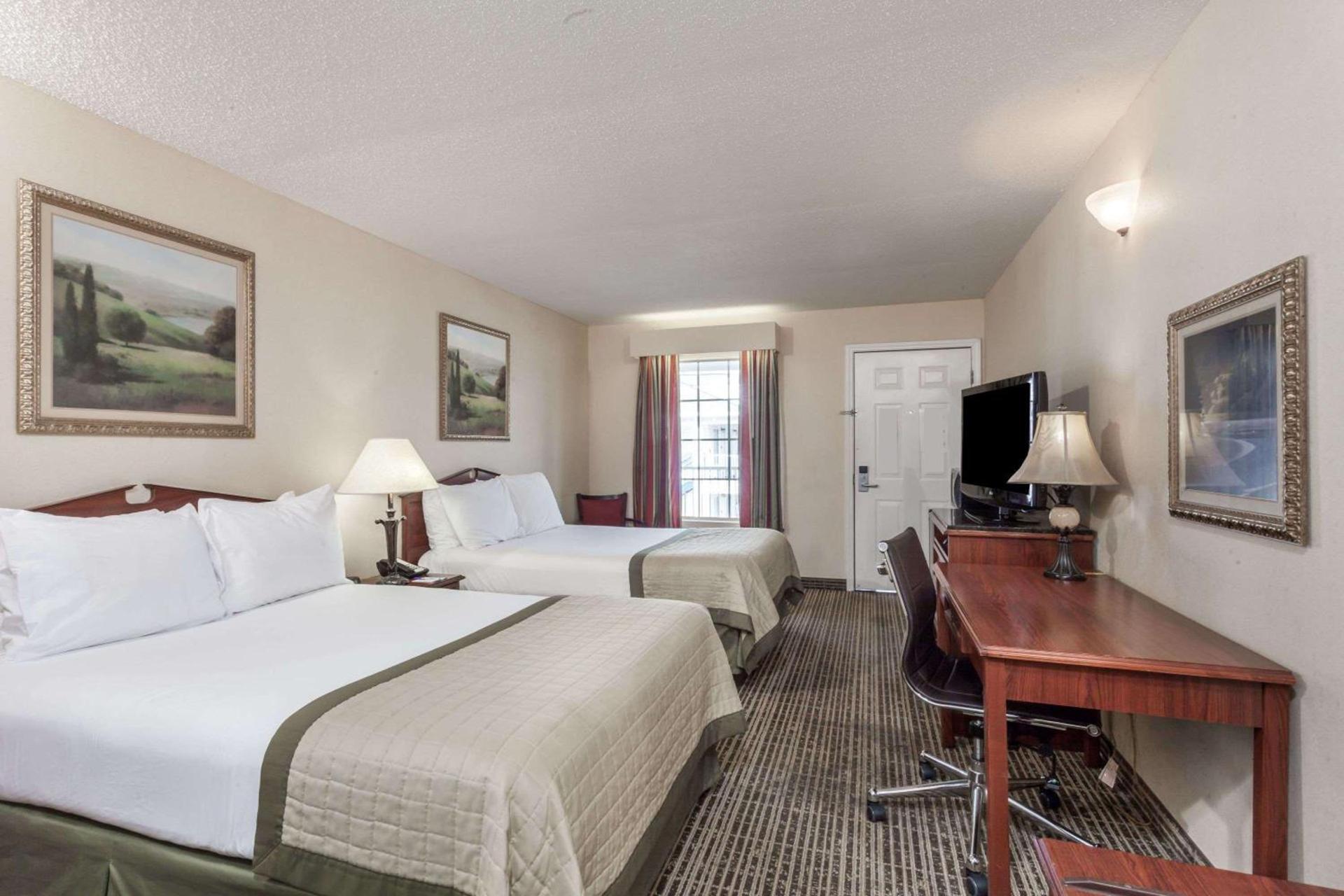 Baymont by Wyndham Hickory photo 7