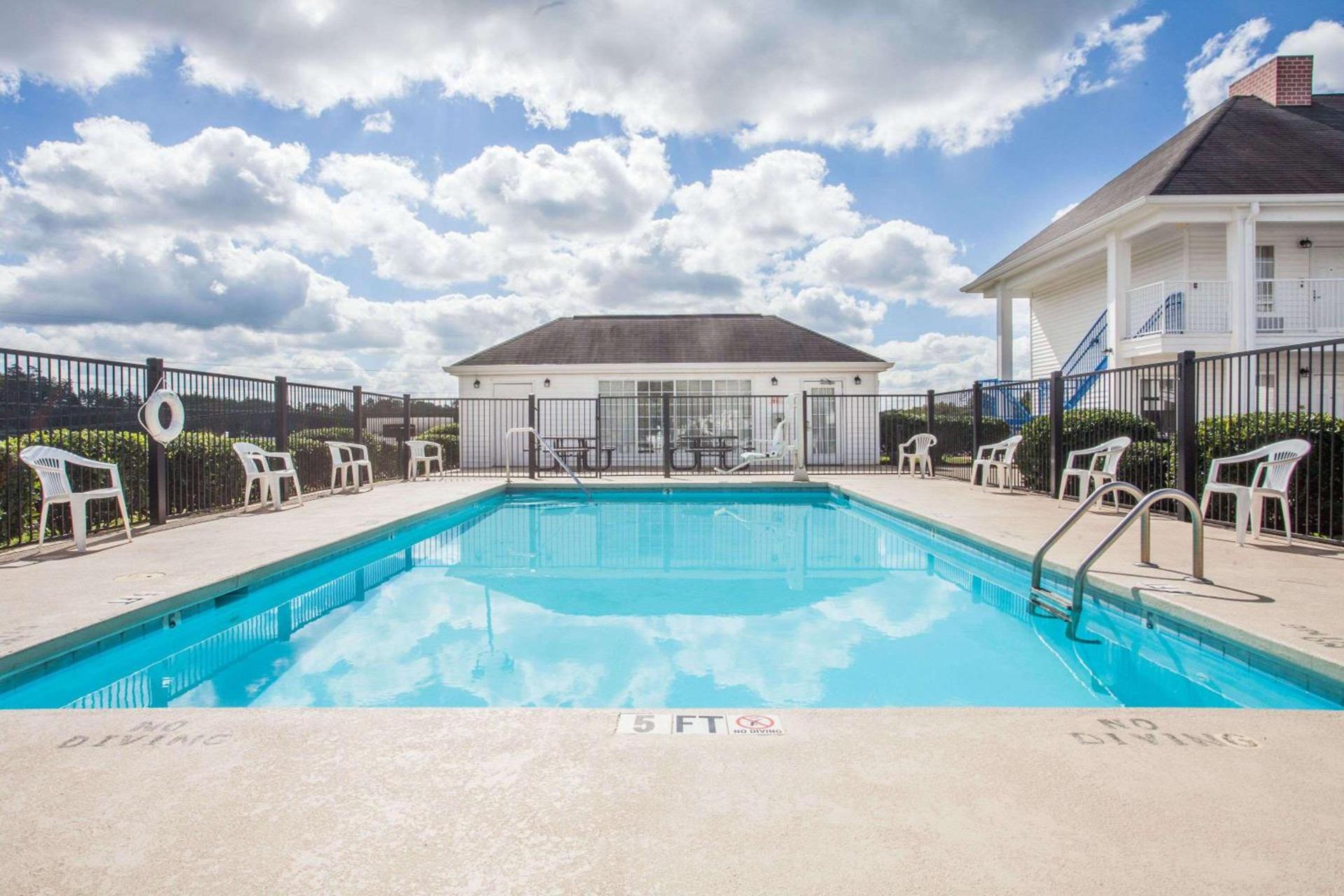 Baymont by Wyndham Hickory photo 8