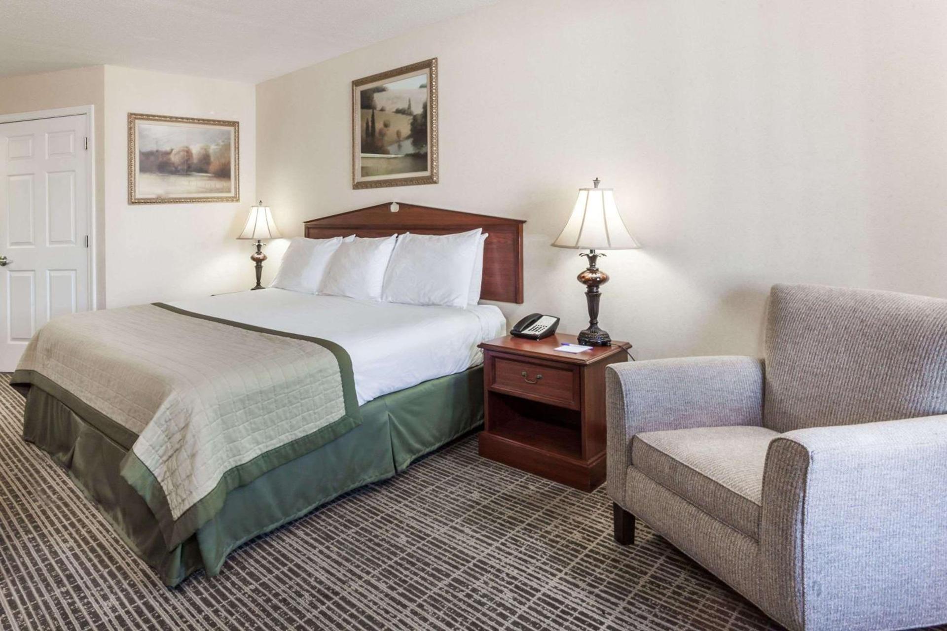 Baymont by Wyndham Hickory photo 9