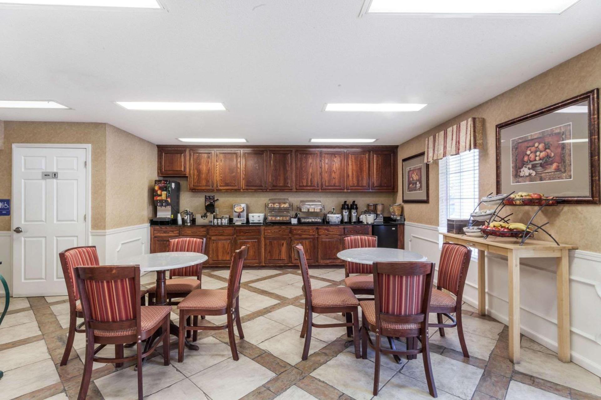 Baymont by Wyndham Hickory photo 12