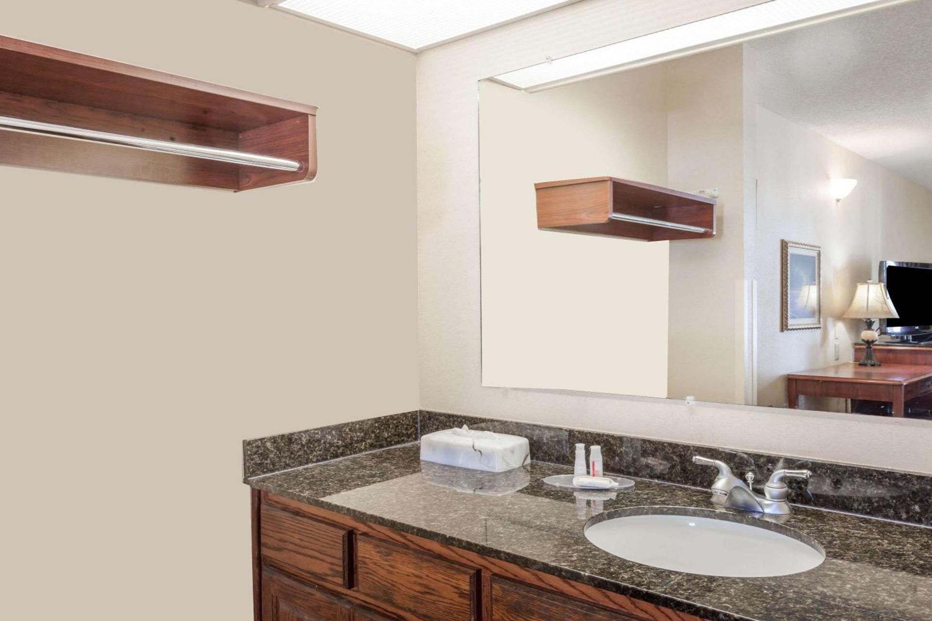 Baymont by Wyndham Hickory photo 13