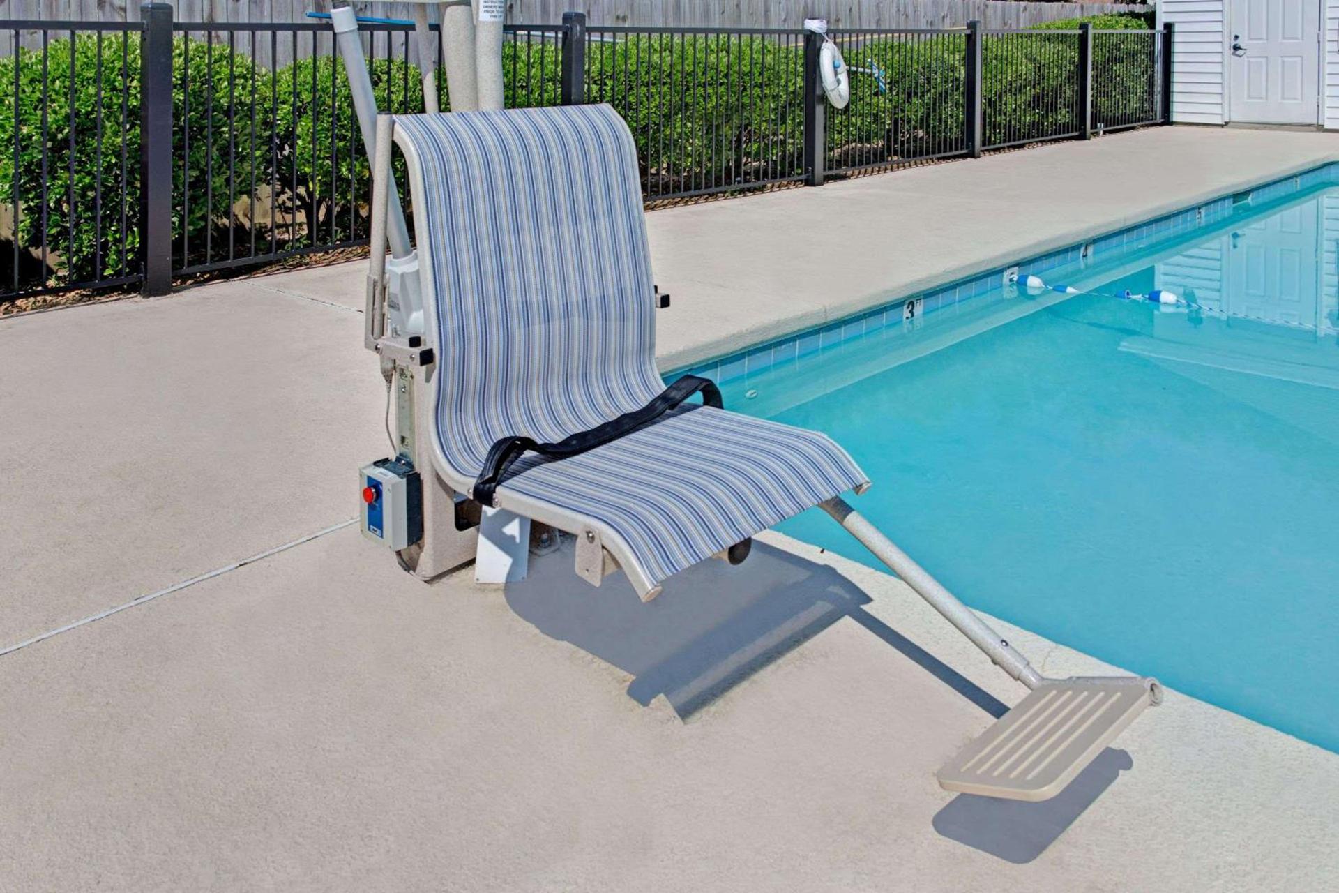 Baymont by Wyndham Sanford photo 13