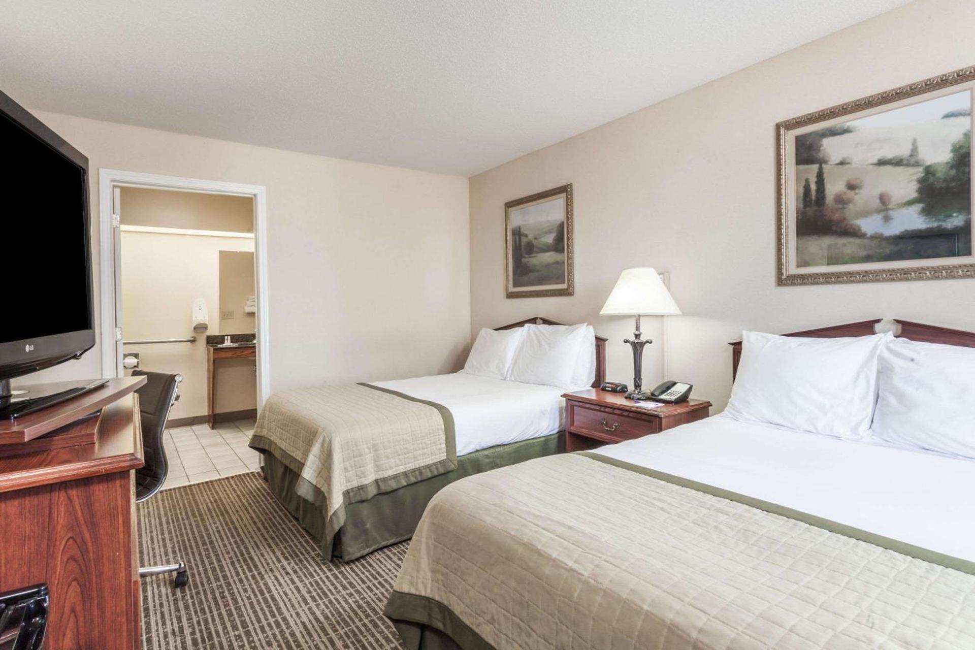 Baymont by Wyndham Hickory photo 15