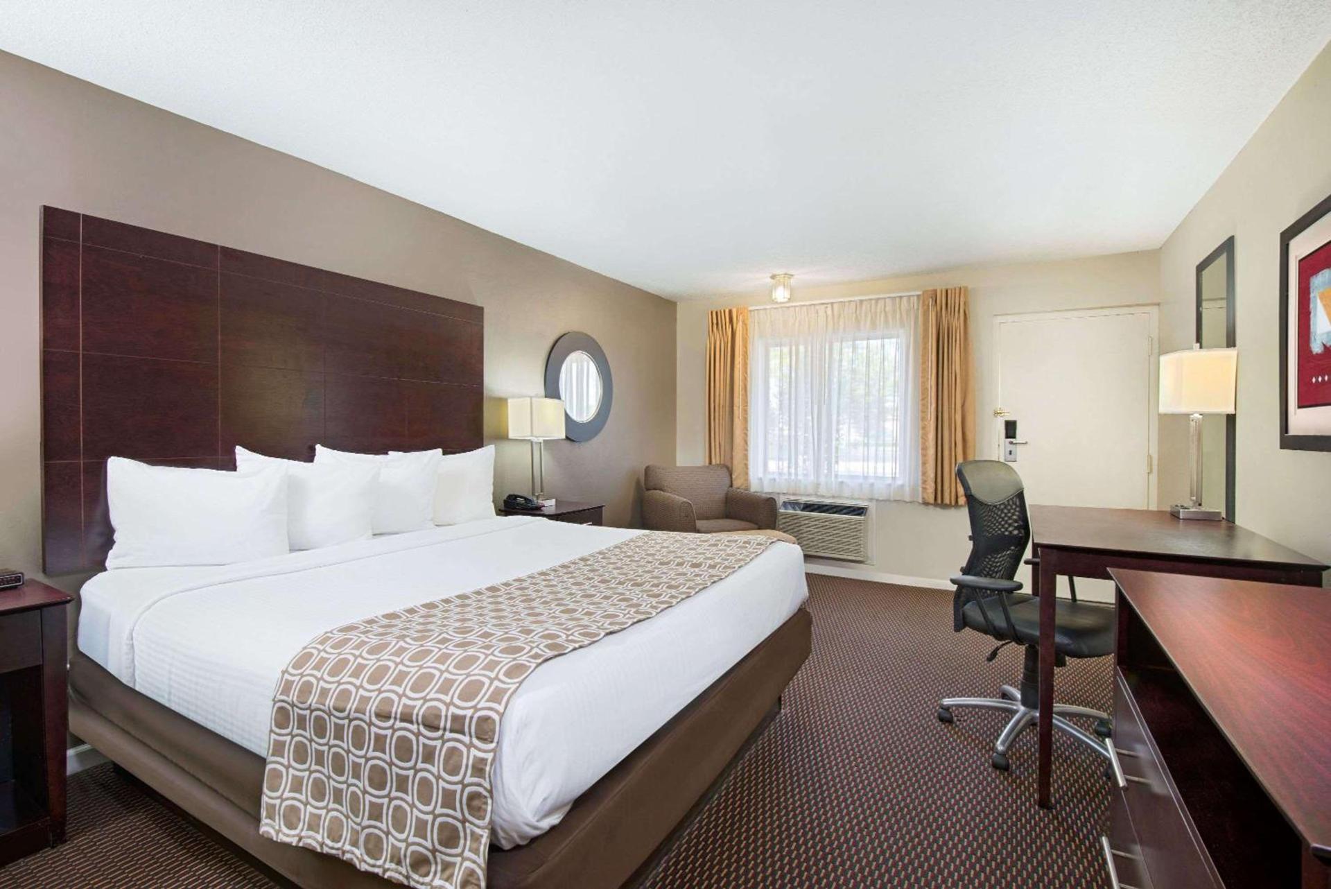 Baymont by Wyndham Sandusky photo 36