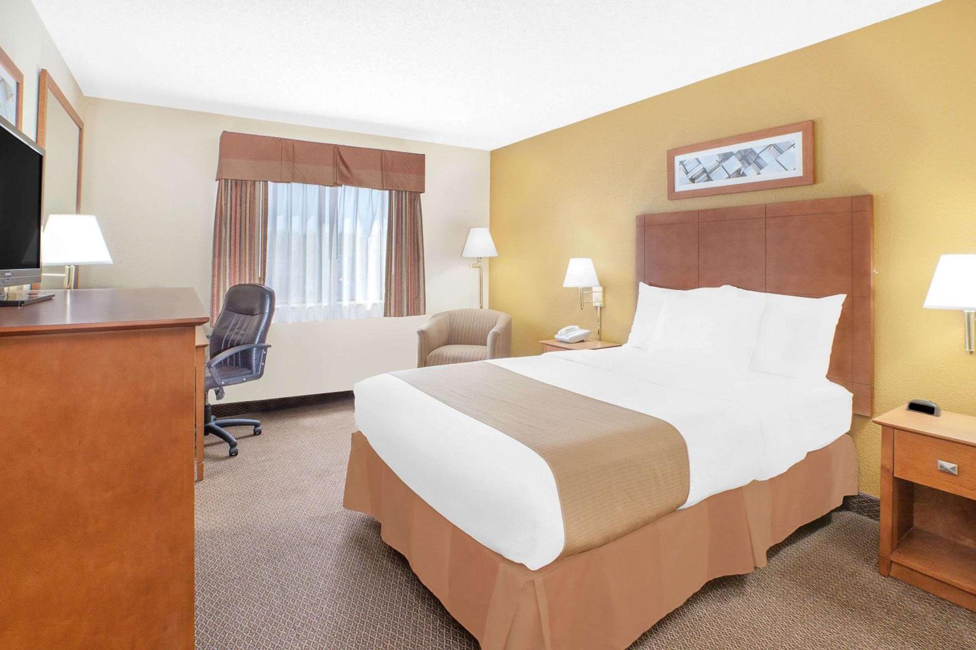 Baymont by Wyndham Port Huron photo 58