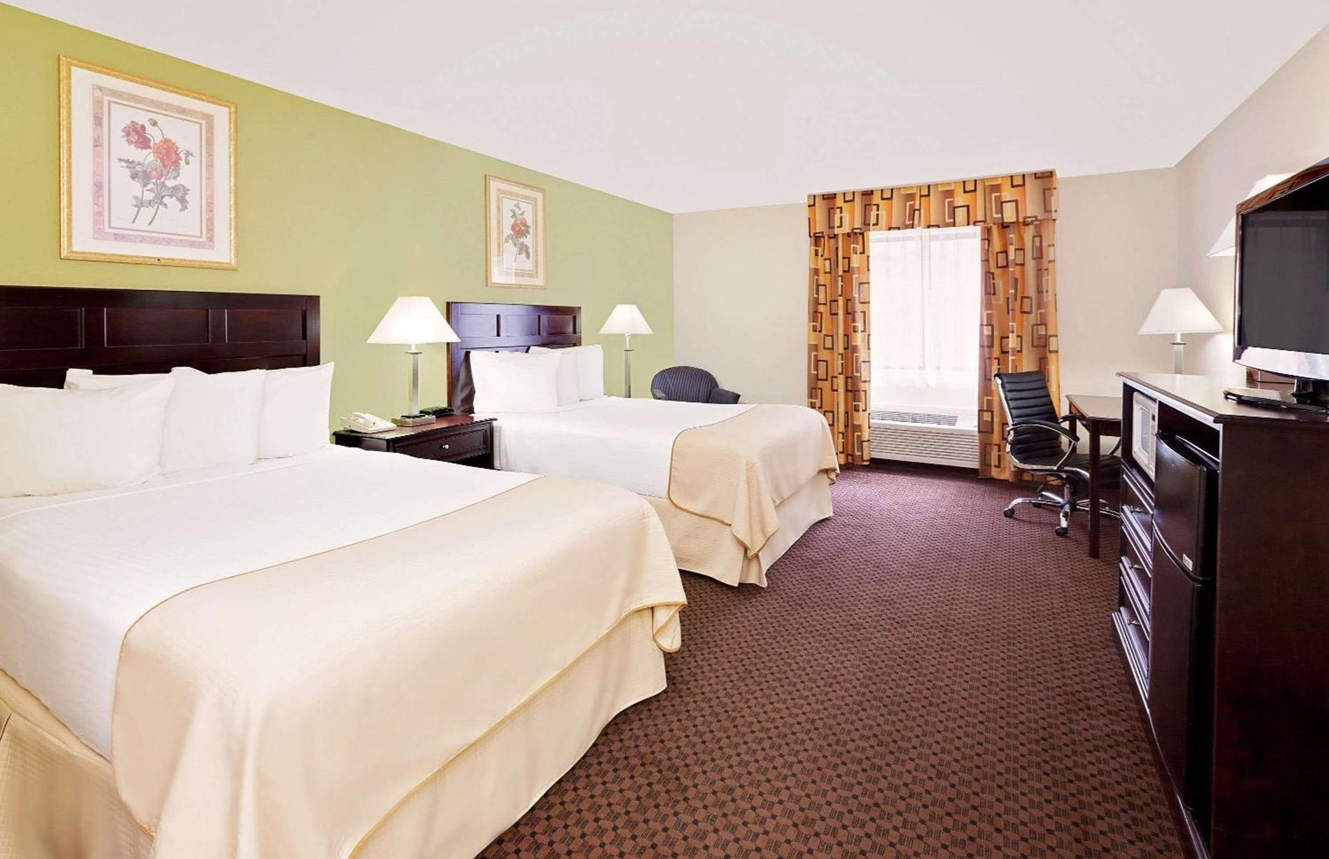 Baymont by Wyndham Battle Creek Downtown photo 29
