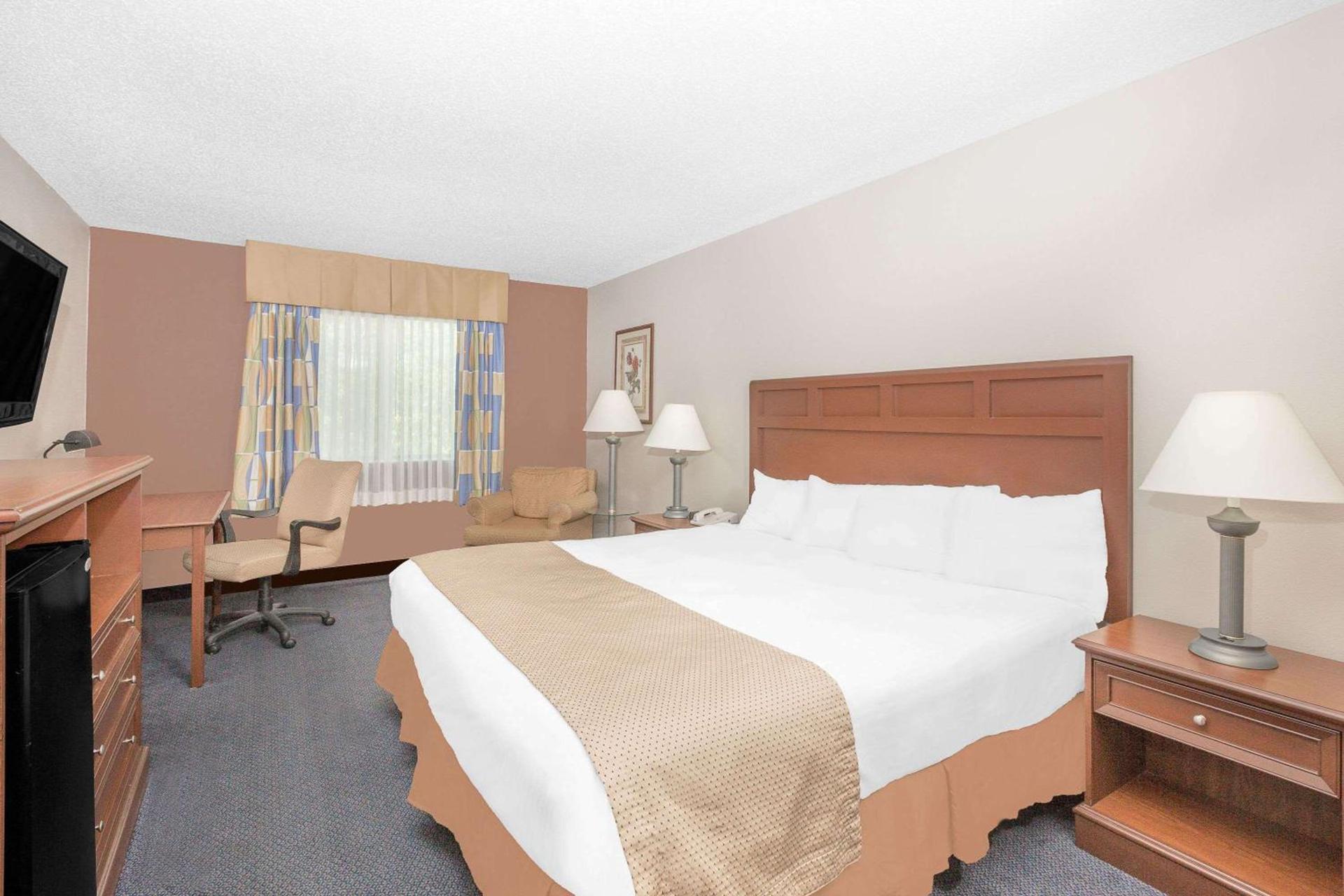 Baymont by Wyndham Boone photo 44