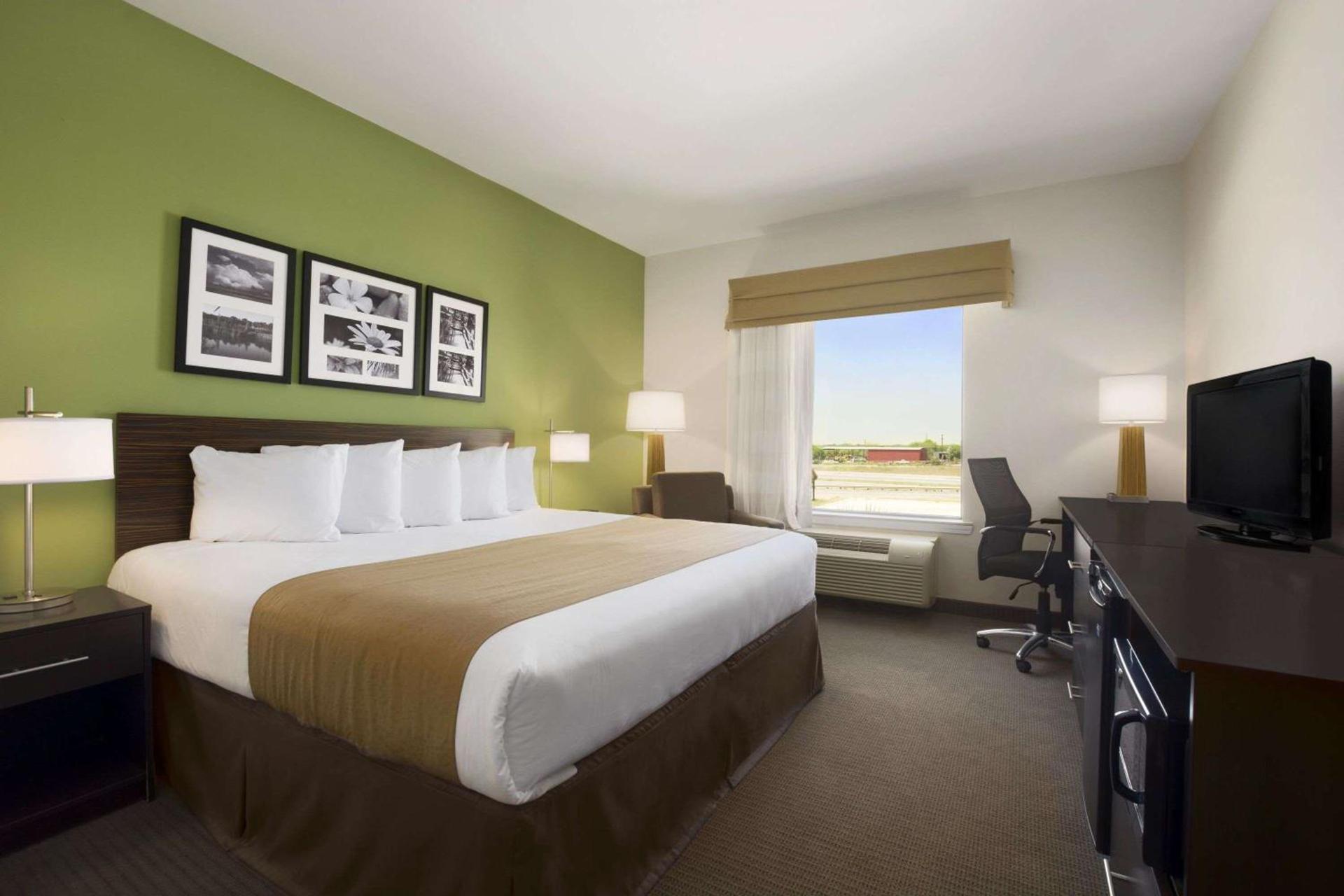 PetroStay Inn & Suites Cotulla photo 17