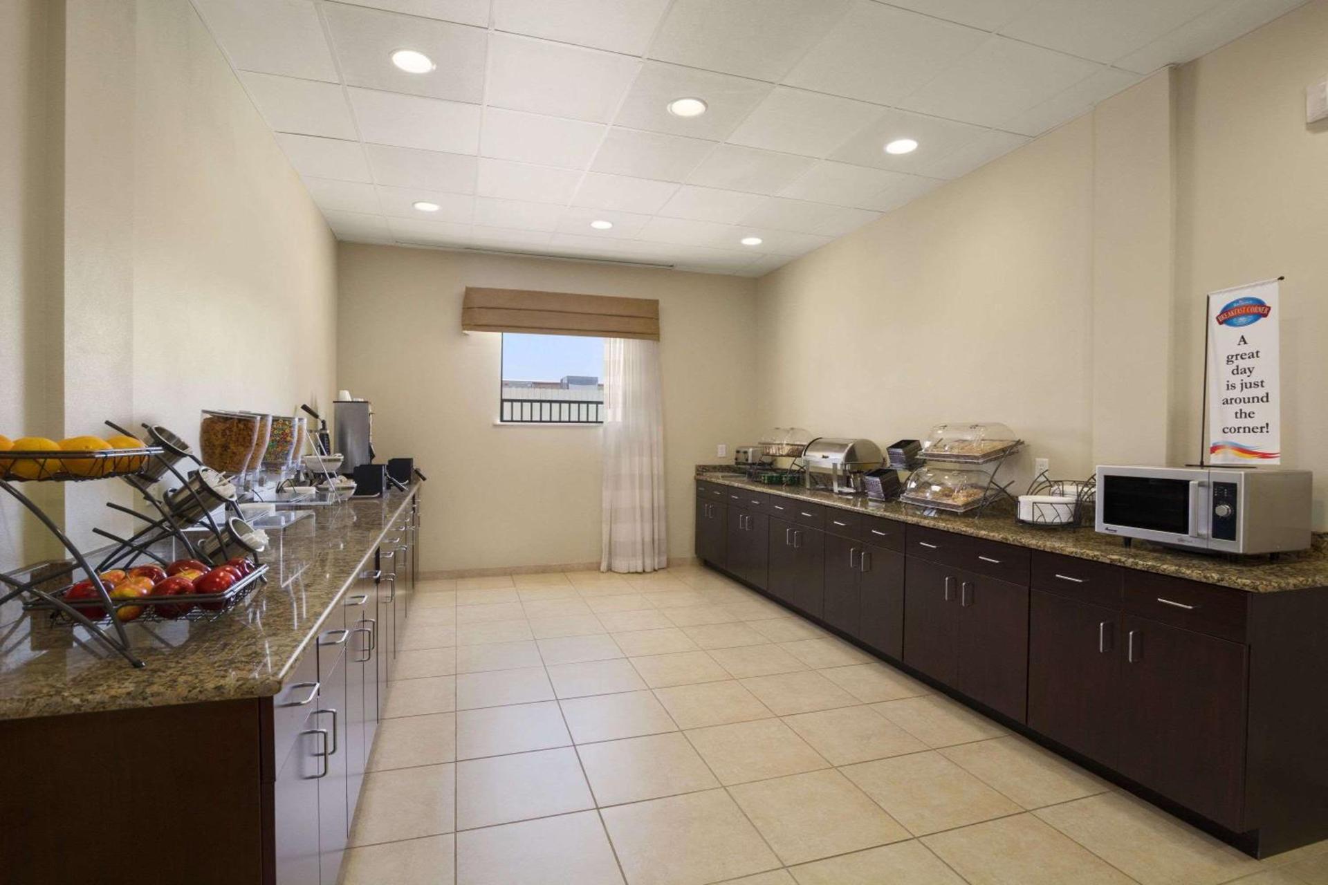 PetroStay Inn & Suites Cotulla photo 25