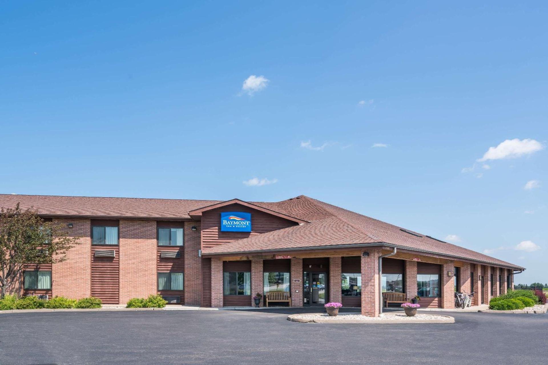 Baymont by Wyndham Marshfield — hotel in Marshfield