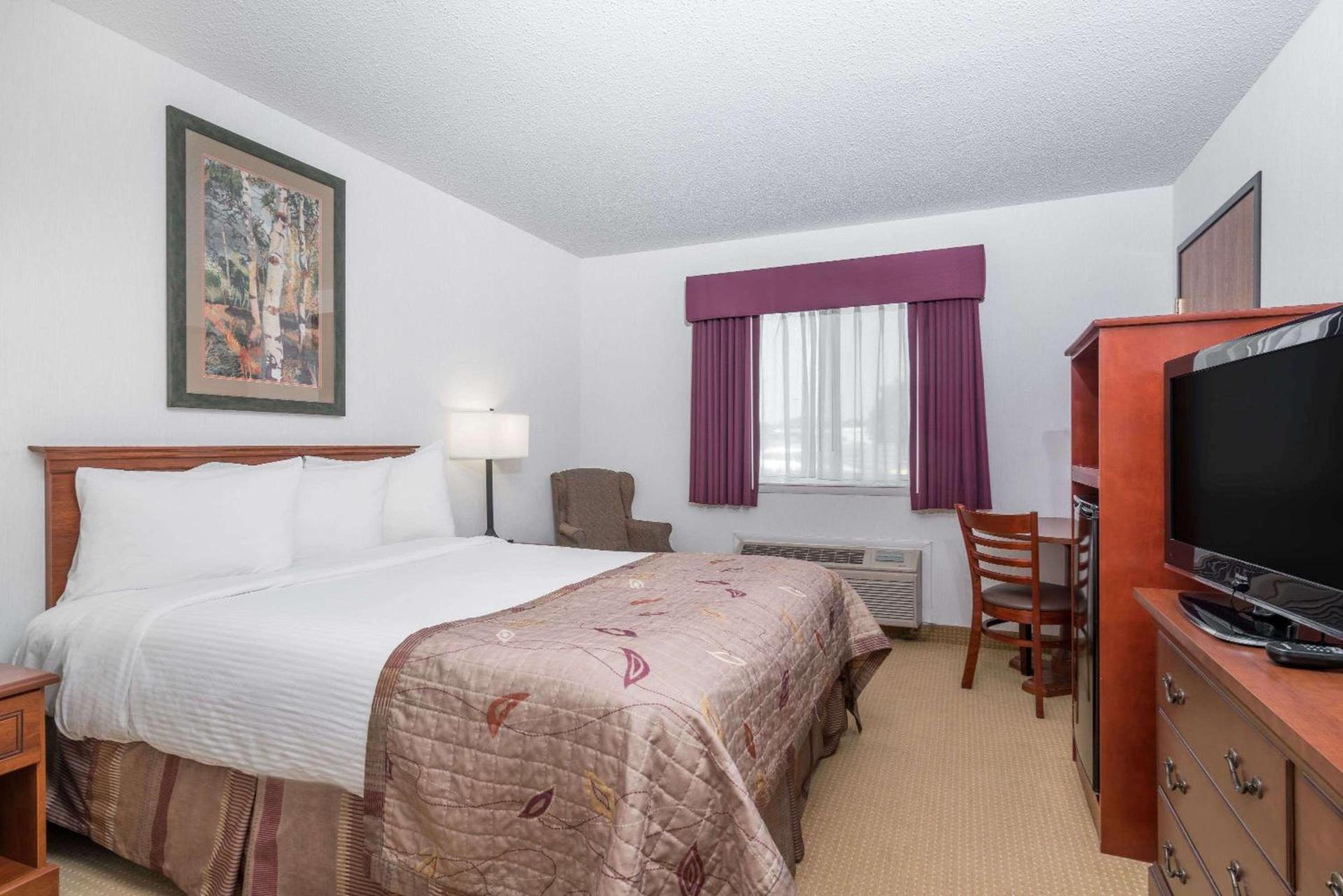 Baymont by Wyndham Marshfield photo 7