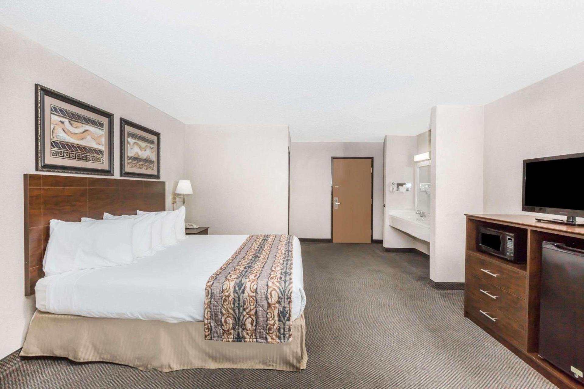 Baymont by Wyndham LeMars photo 25