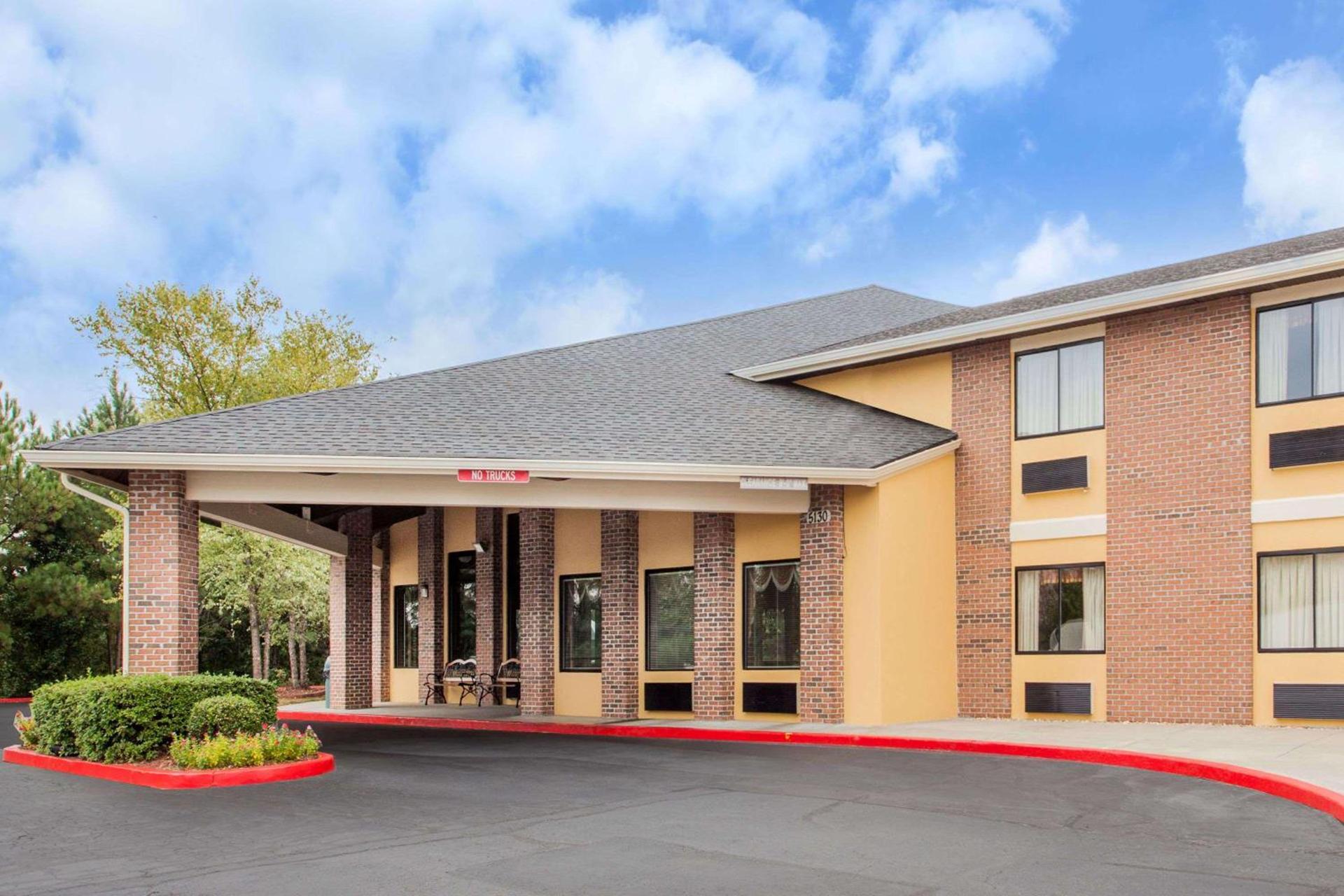 Baymont by Wyndham Smyrna photo 1