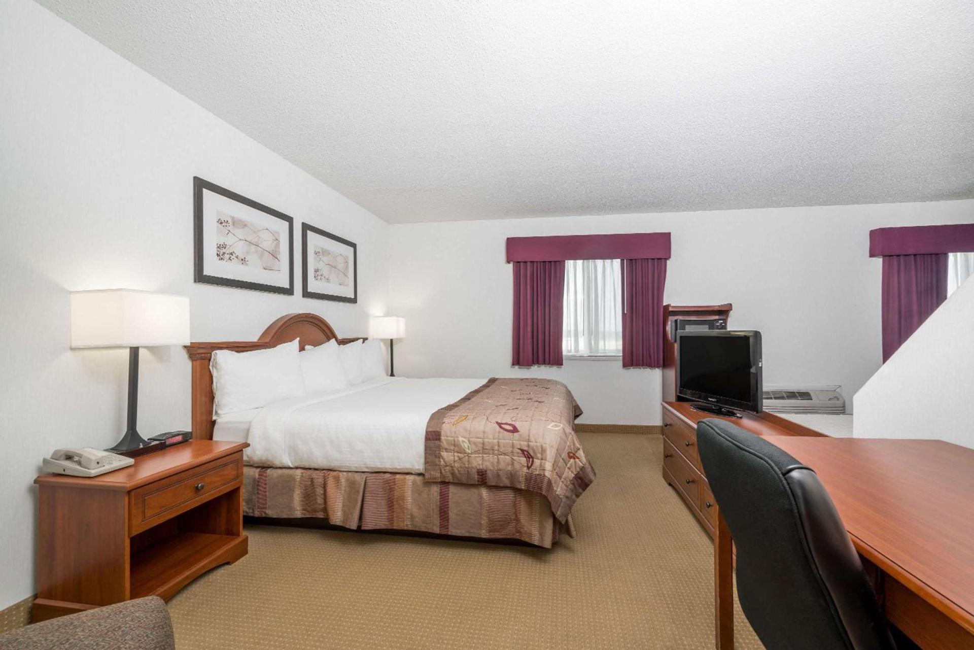 Baymont by Wyndham Marshfield photo 6