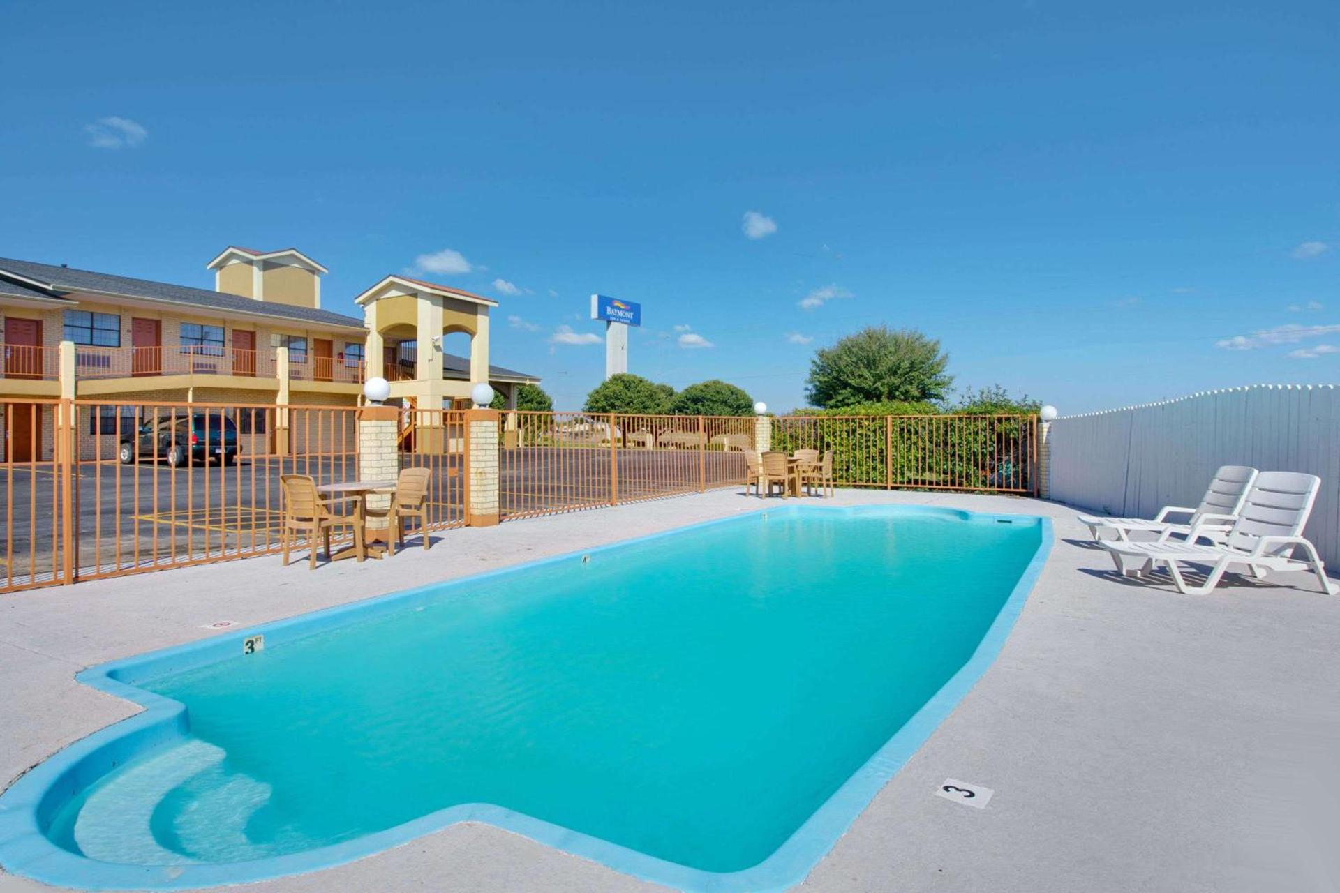 Baymont by Wyndham Terrell photo 12
