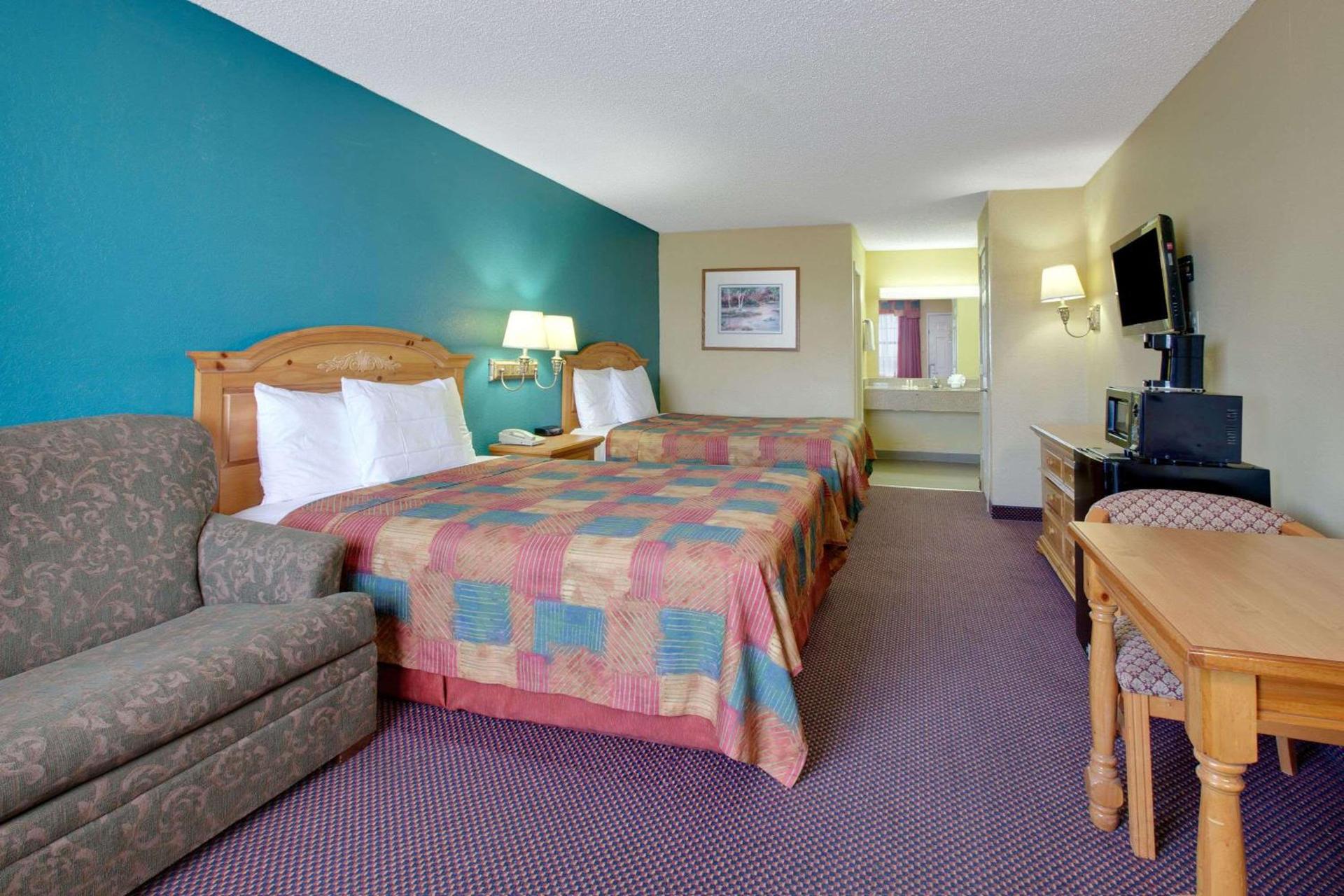 Baymont by Wyndham Terrell photo 11