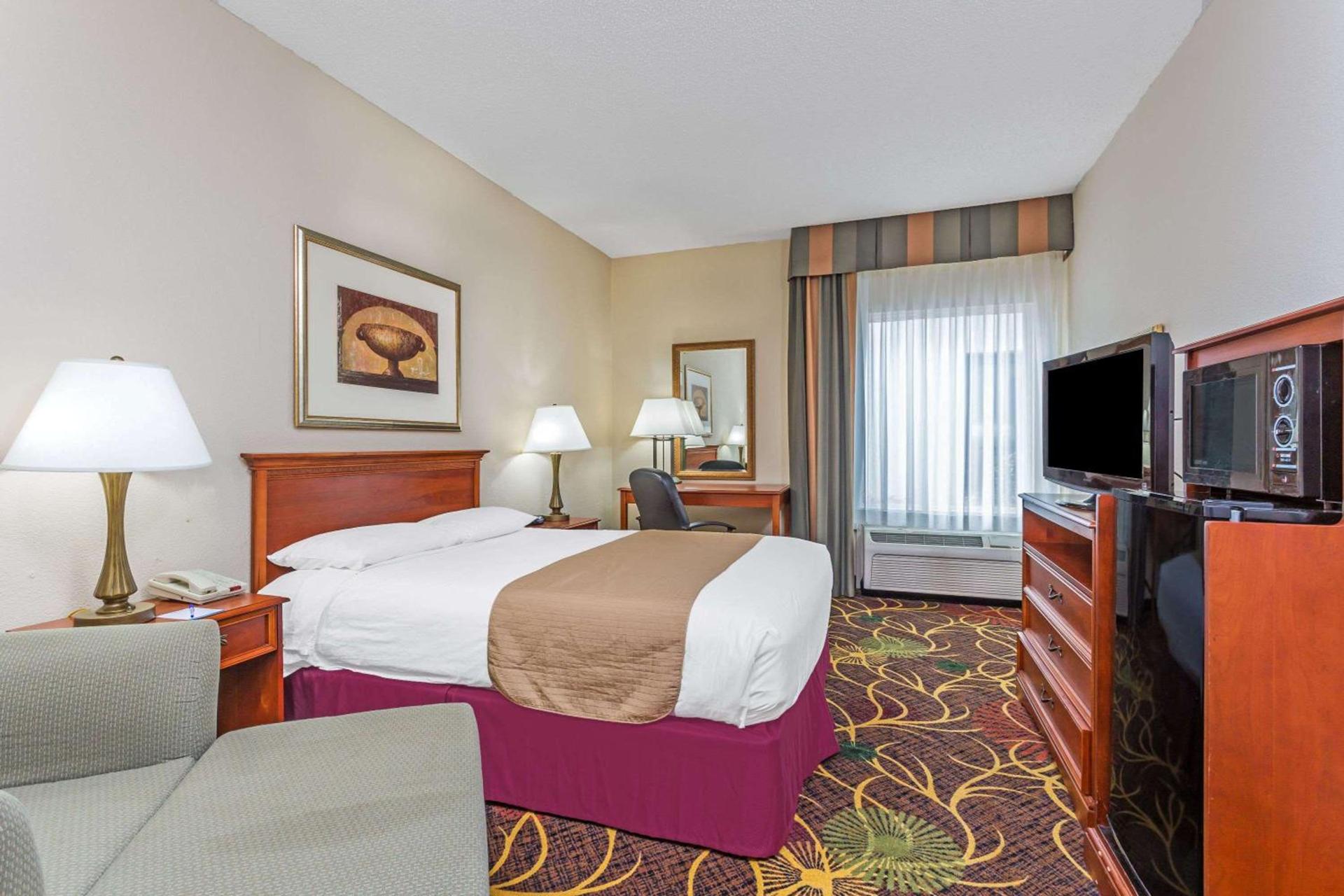 Baymont by Wyndham Cornelia photo 15