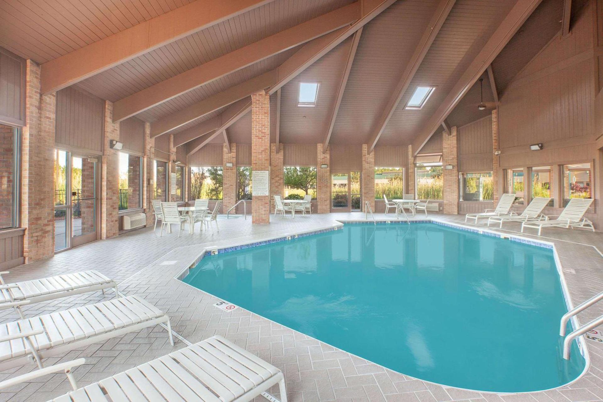 Baymont by Wyndham Port Huron photo 11