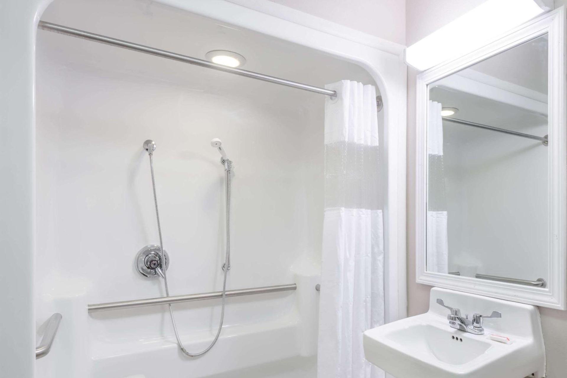 Baymont by Wyndham Cambridge photo 8