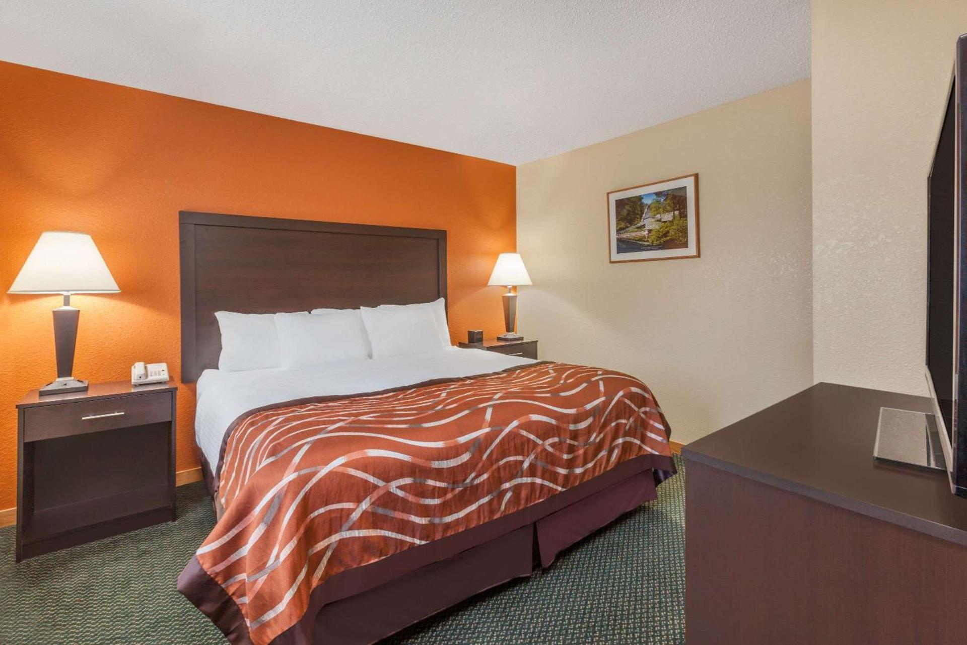 Baymont by Wyndham Midland photo 34