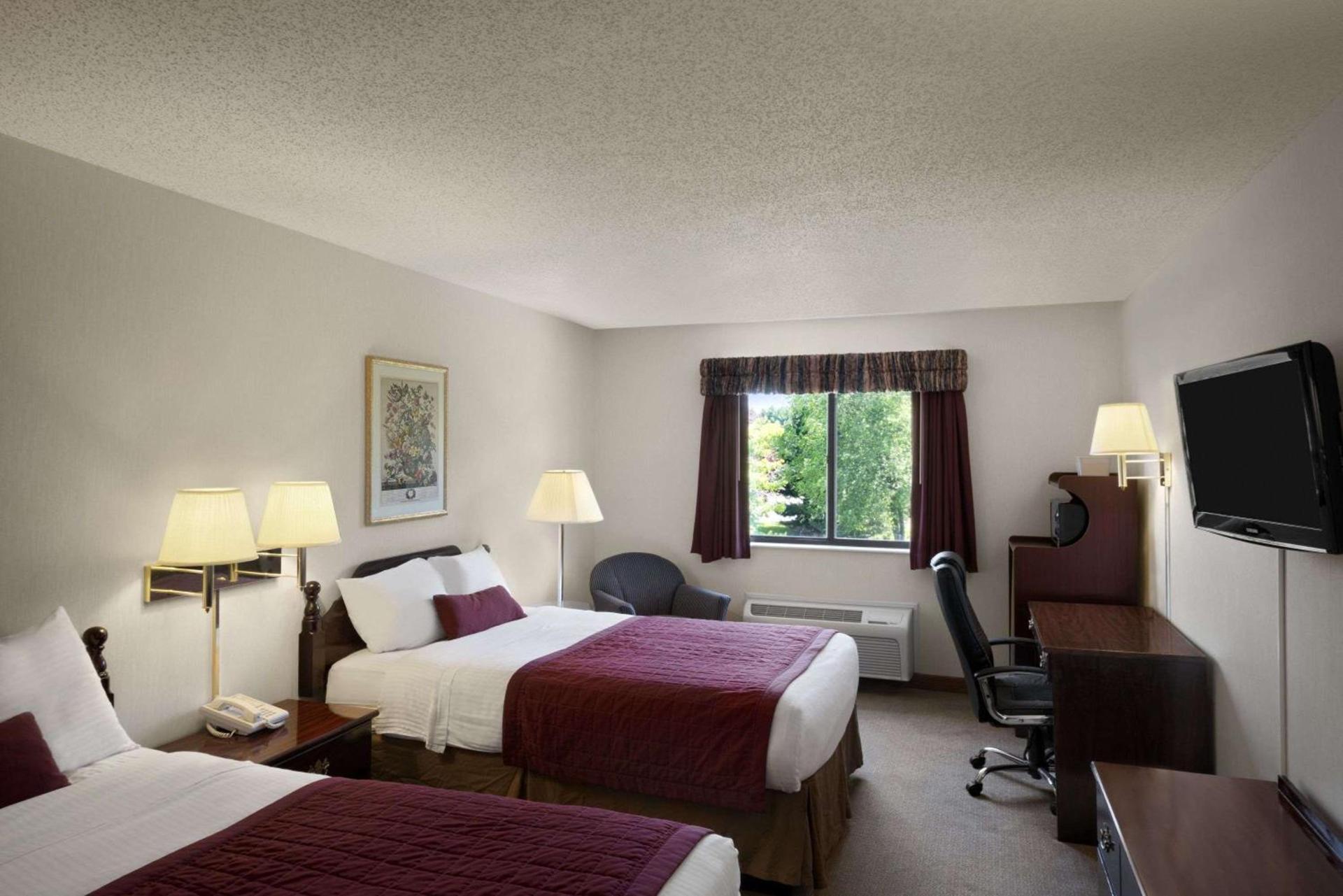 Baymont by Wyndham Whitewater photo 3