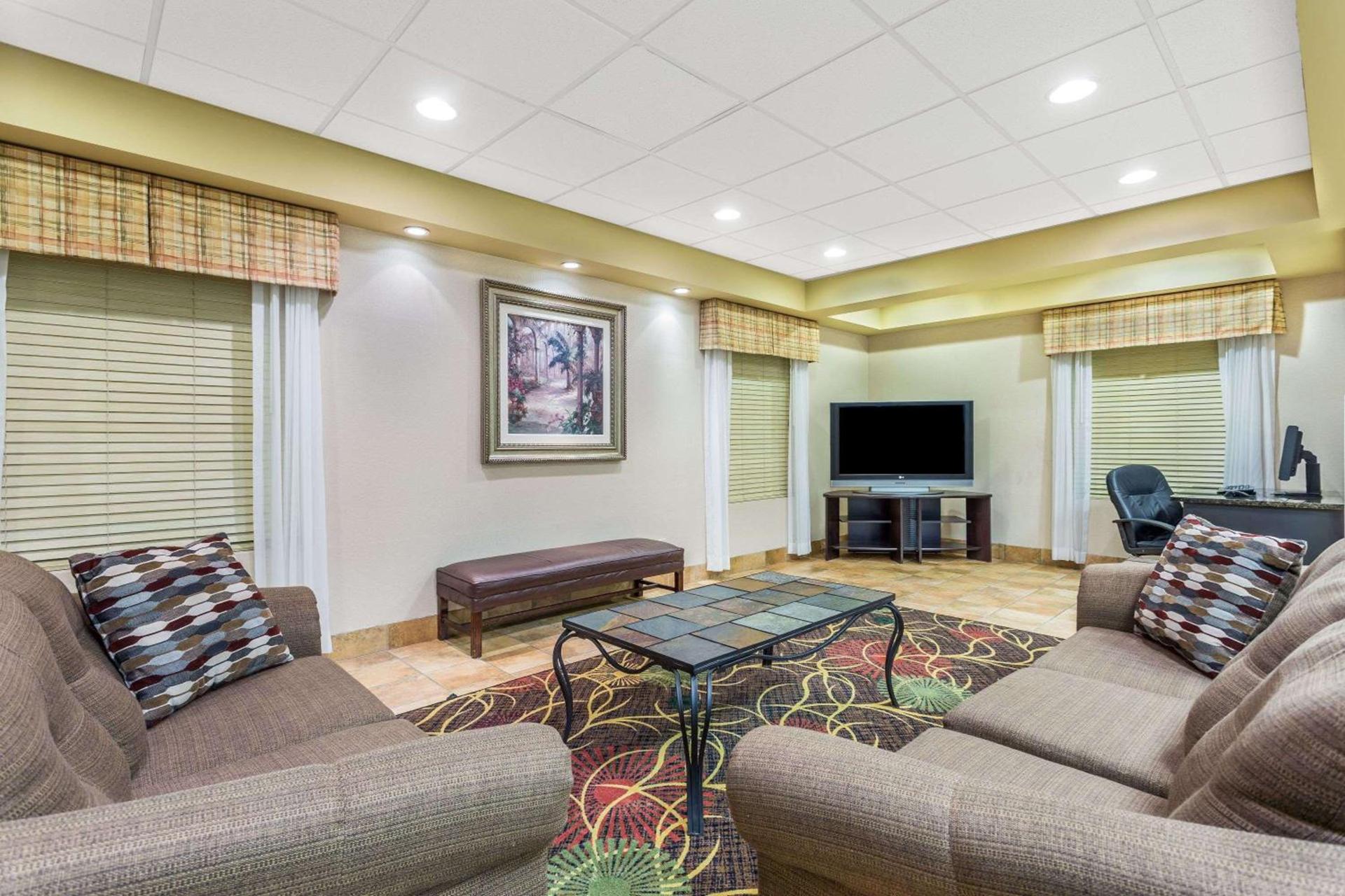 Baymont by Wyndham Cornelia photo 11