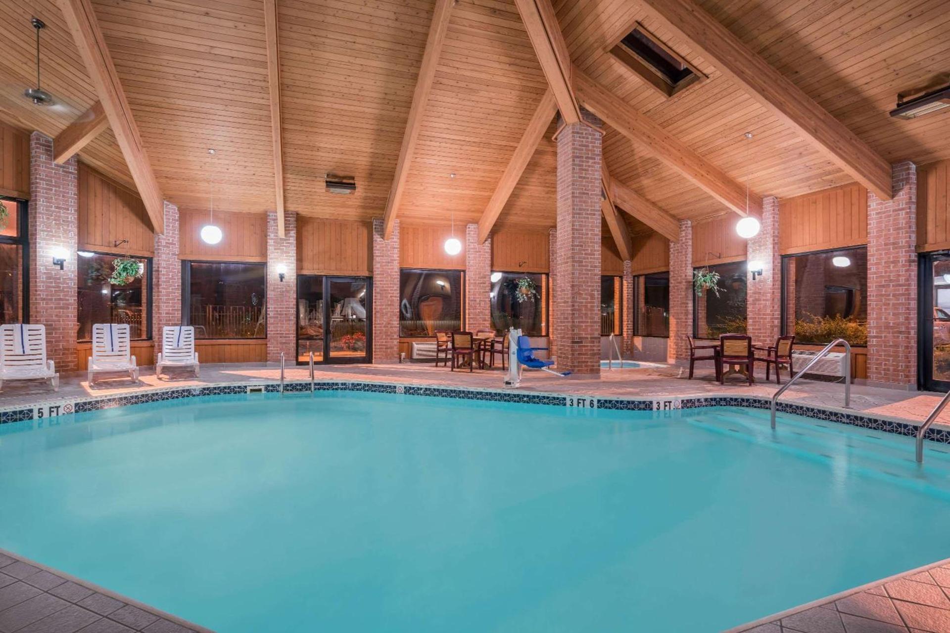 Baymont by Wyndham Marshfield photo 4